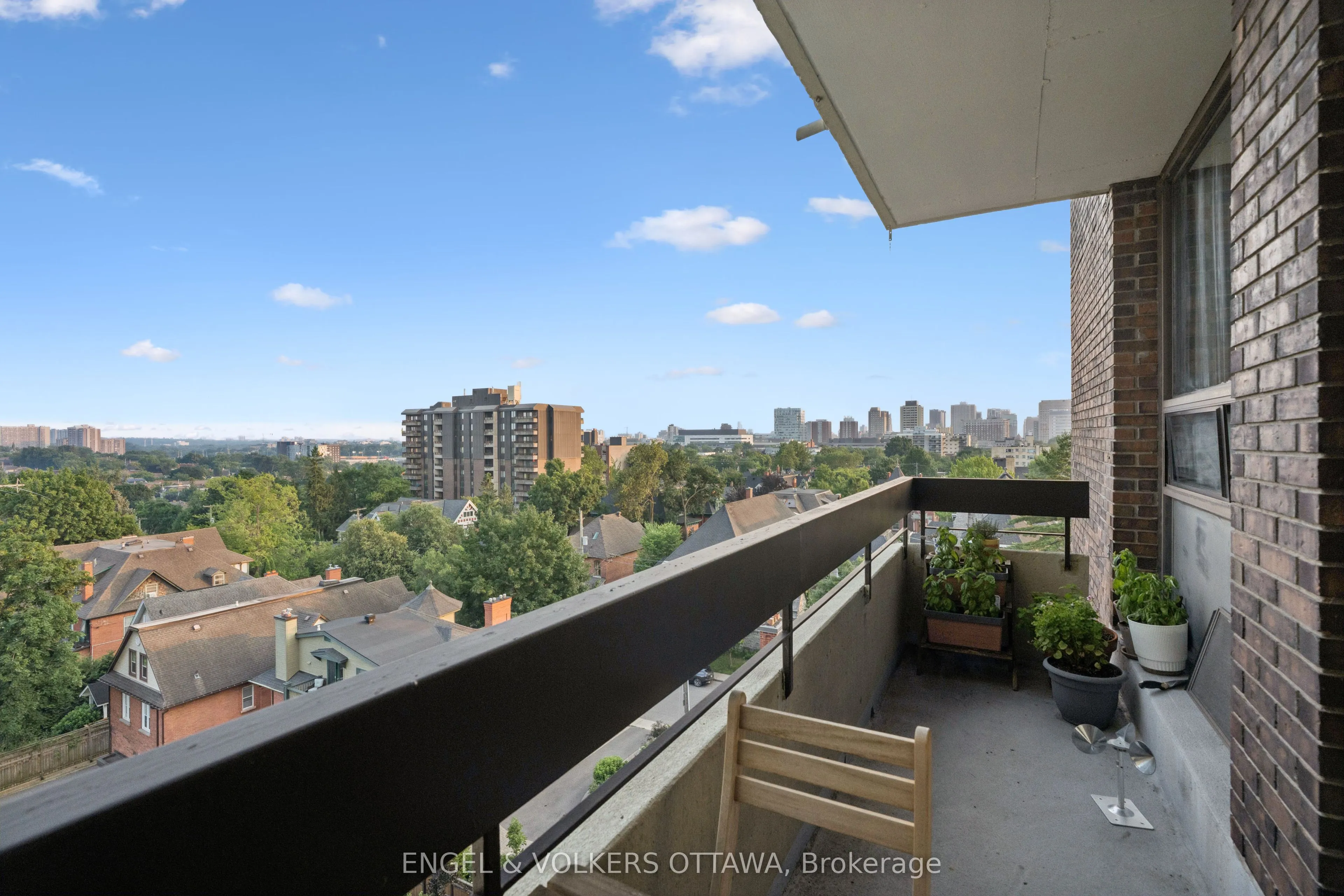 400 Laurier Avenue E, #8A