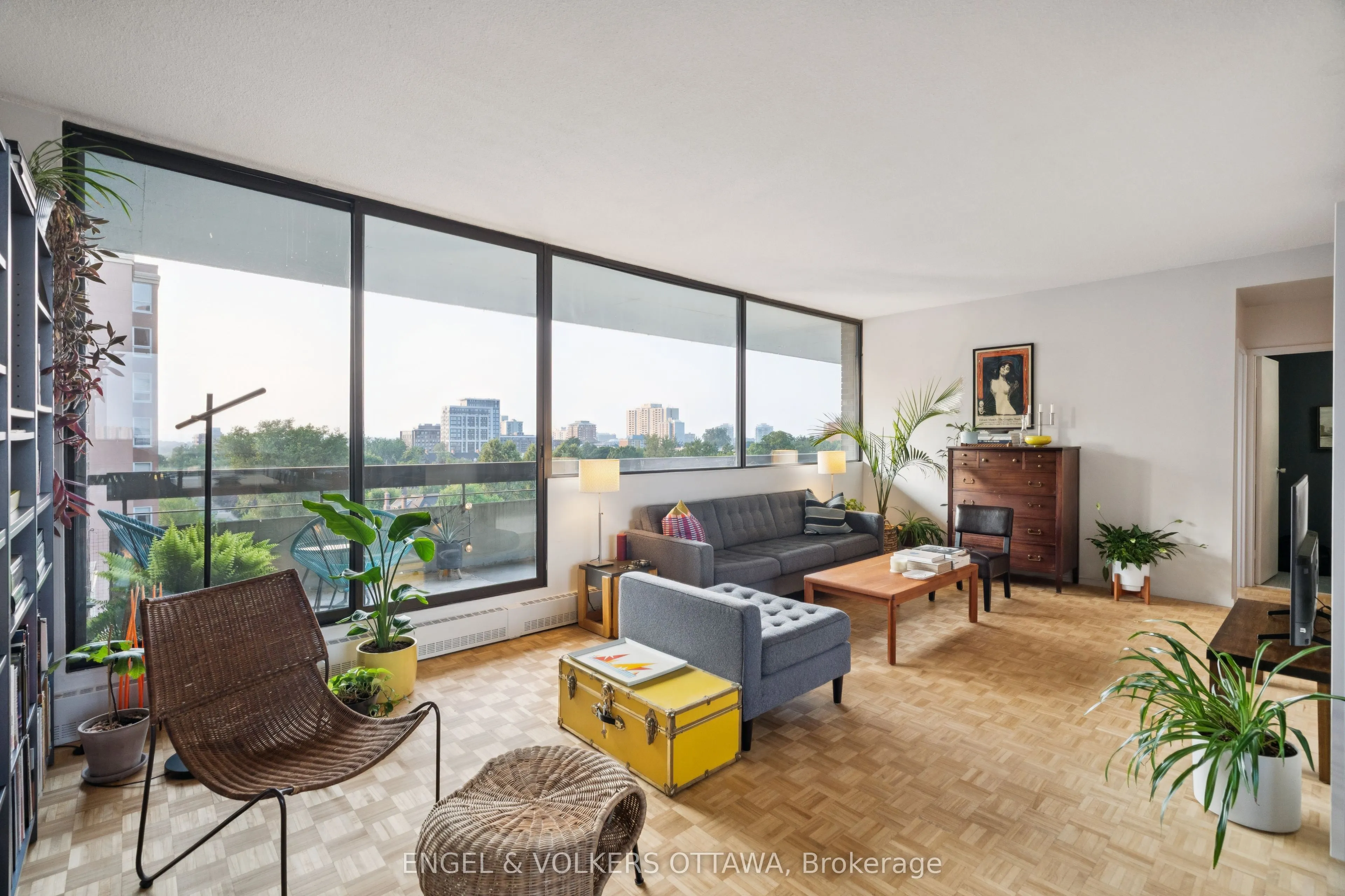 400 Laurier Avenue E, #8A