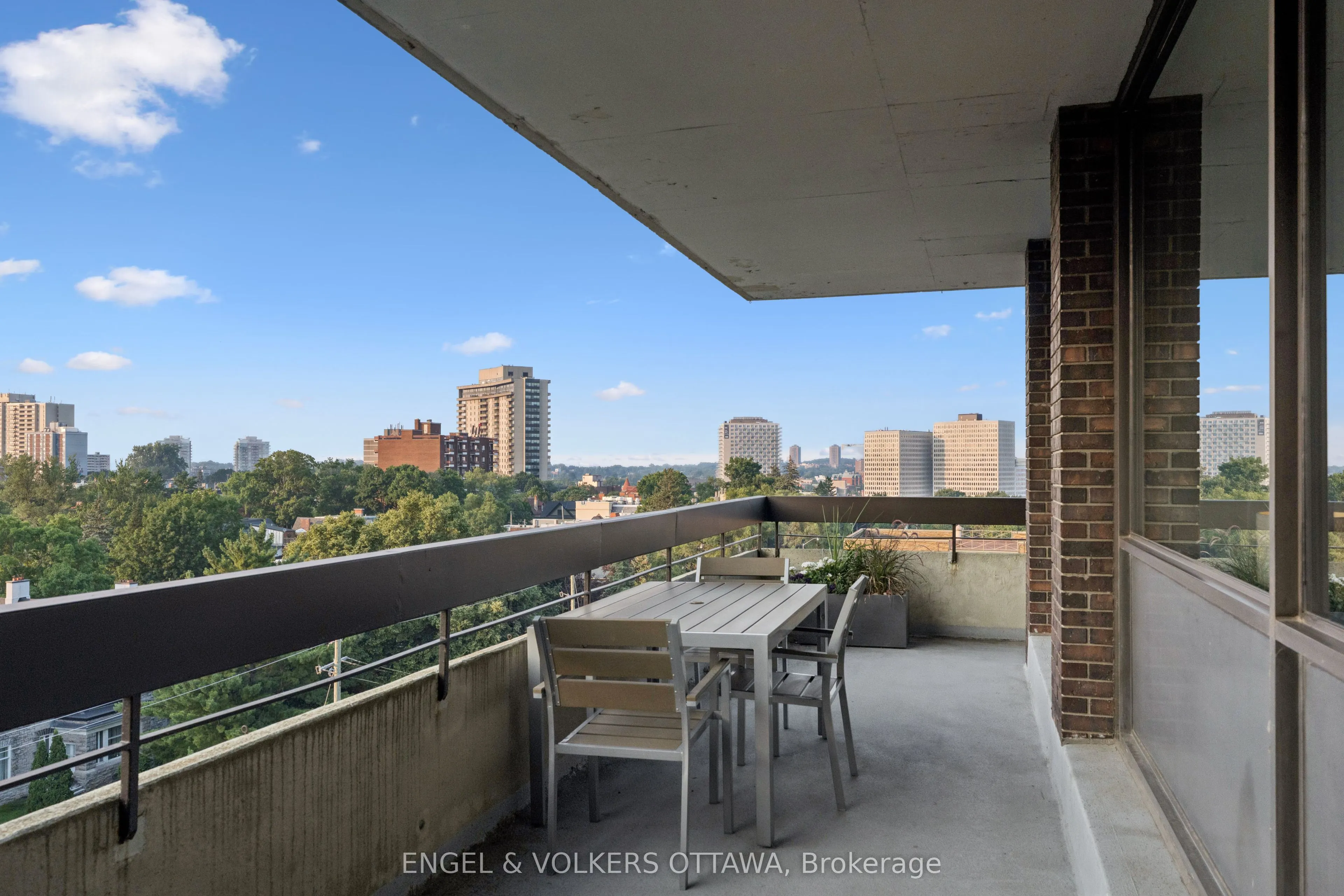 400 Laurier Avenue E, #8A