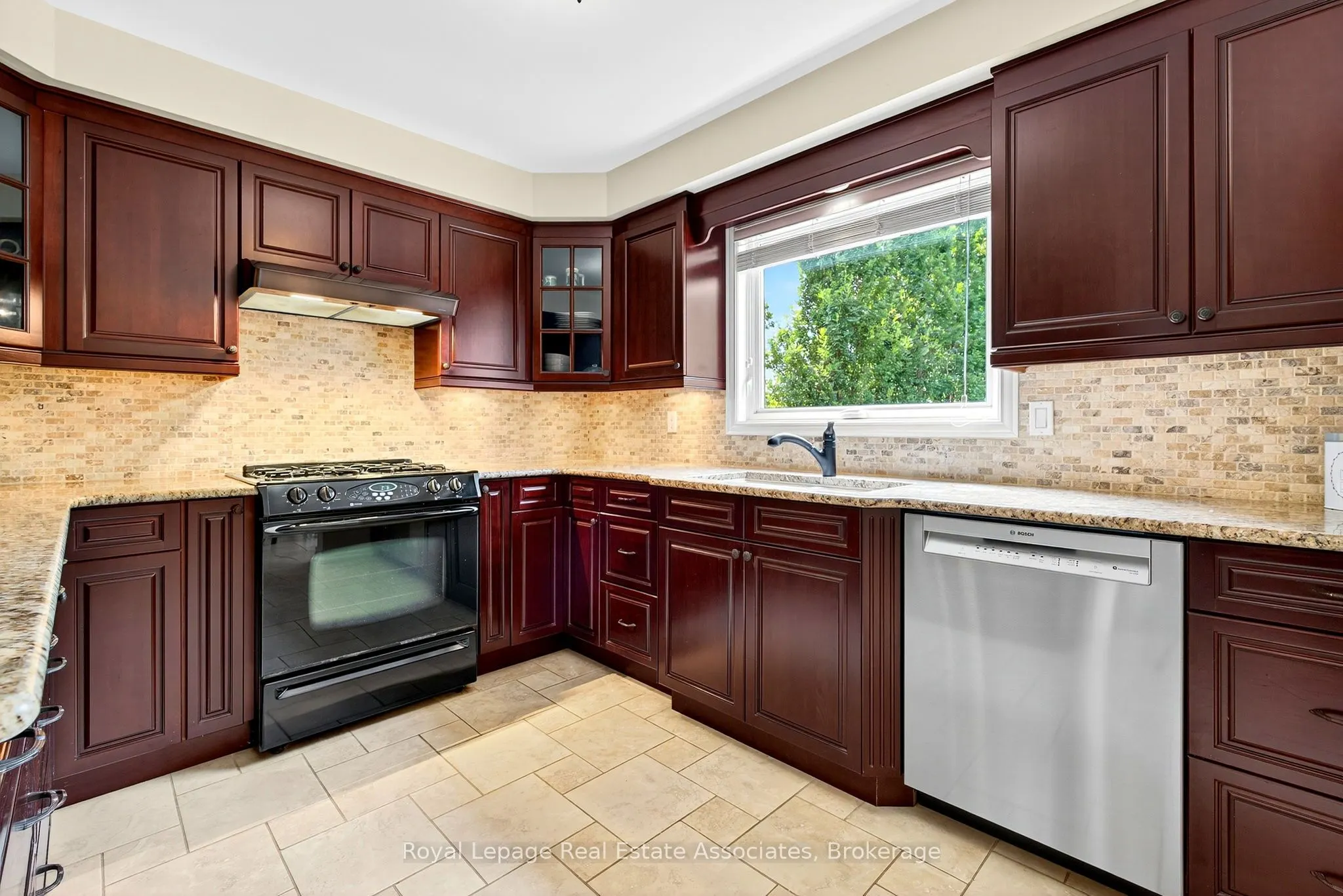 29 Laurendale Avenue