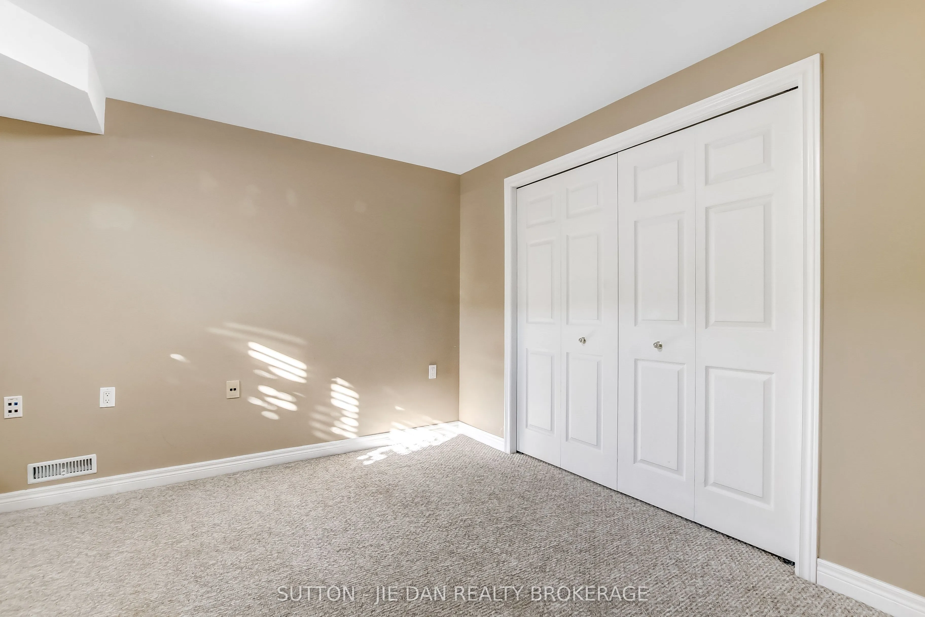 1574 RICHMOND Street, #23