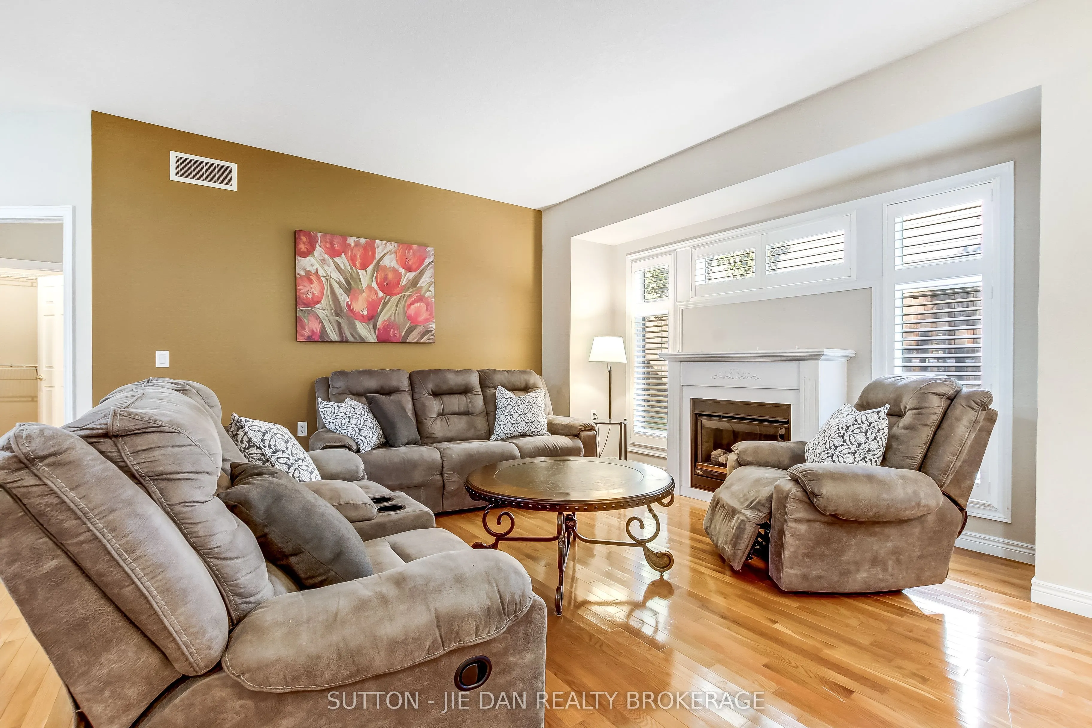 1574 RICHMOND Street, #23