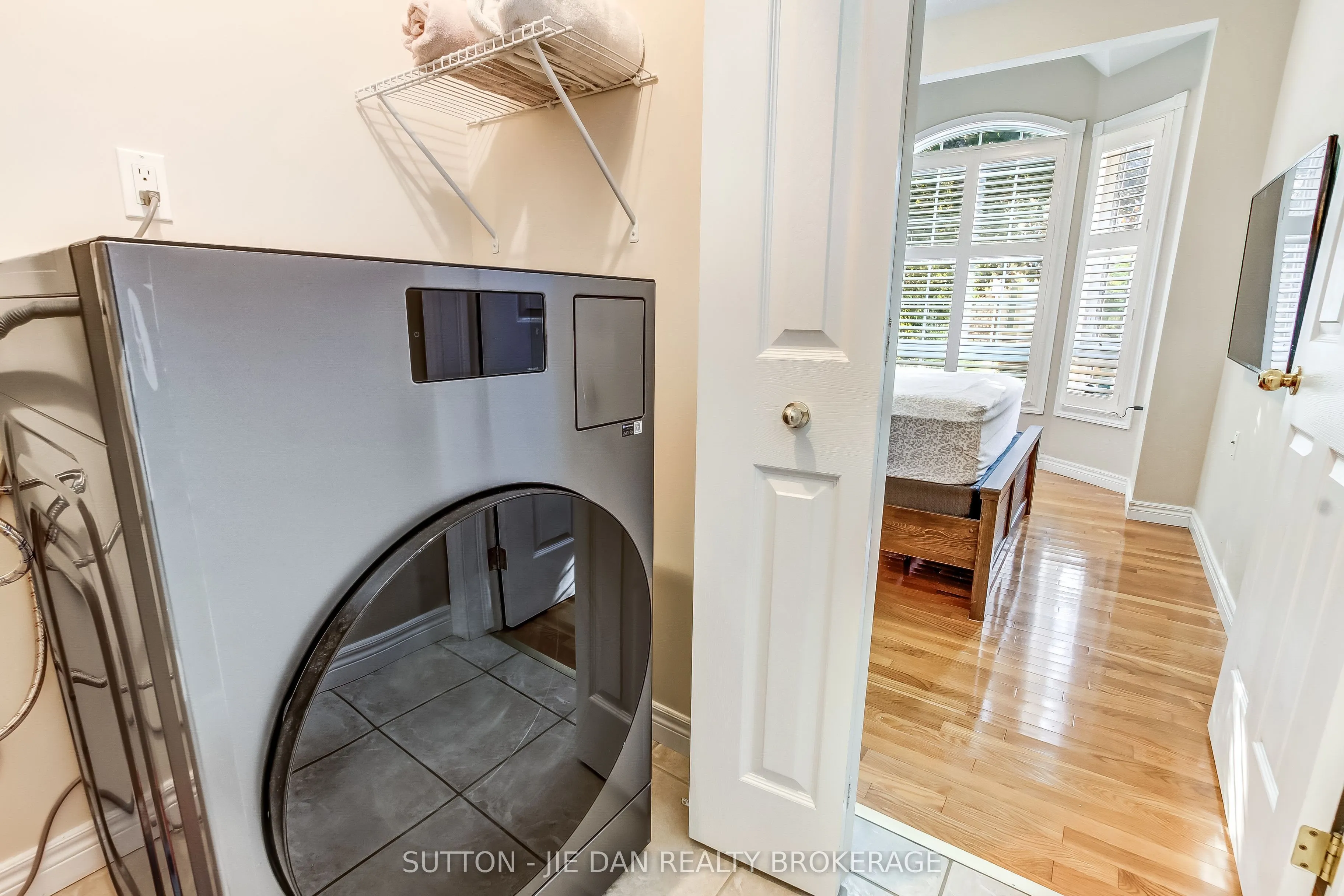 1574 RICHMOND Street, #23