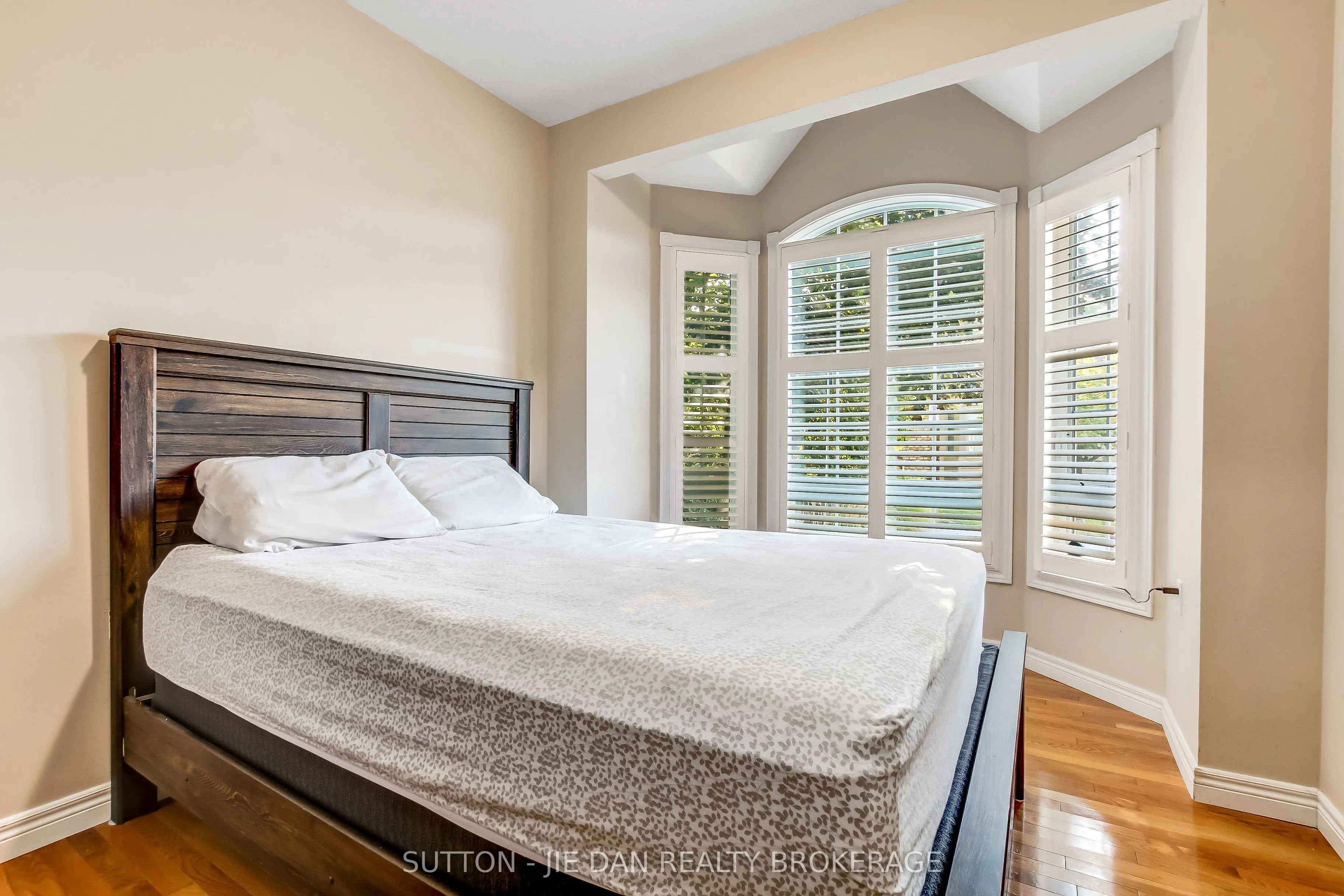 1574 RICHMOND Street, #23