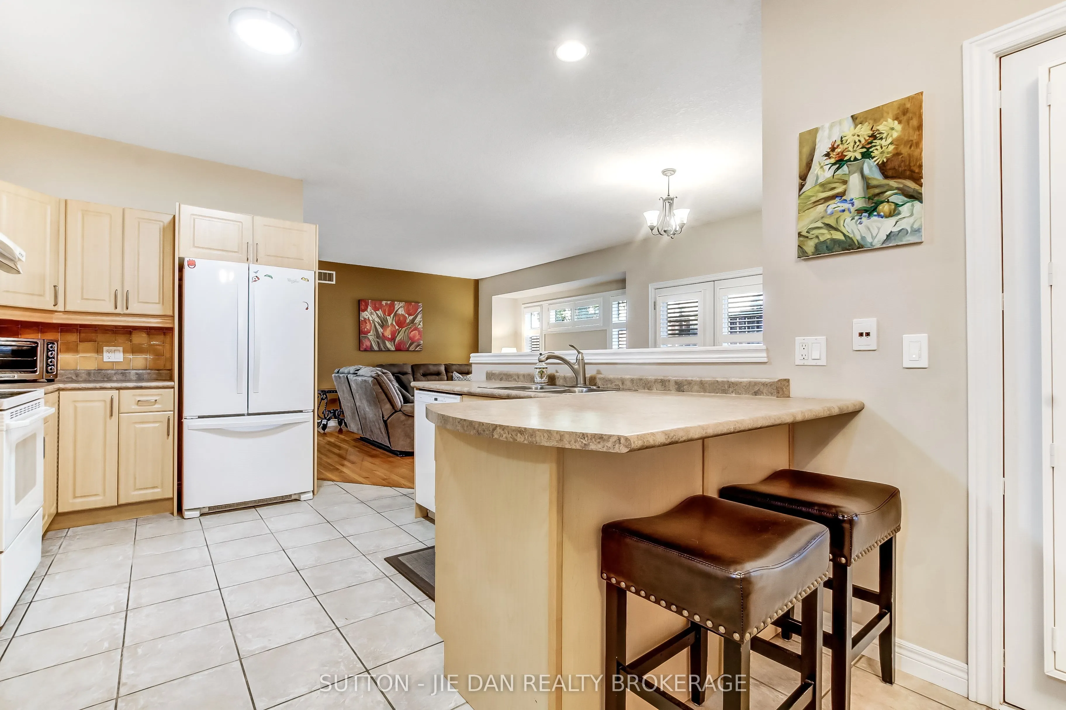 1574 RICHMOND Street, #23