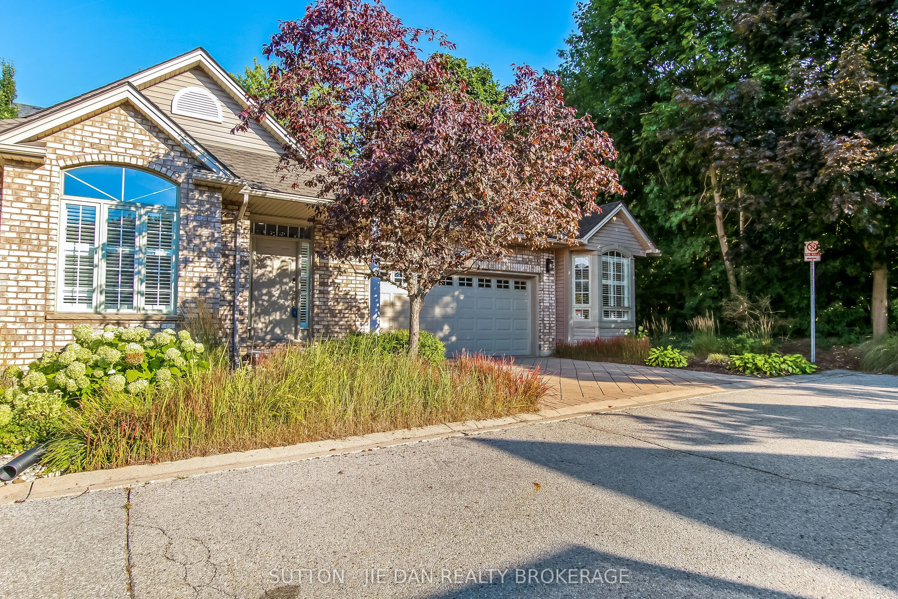 1574 RICHMOND Street, #23