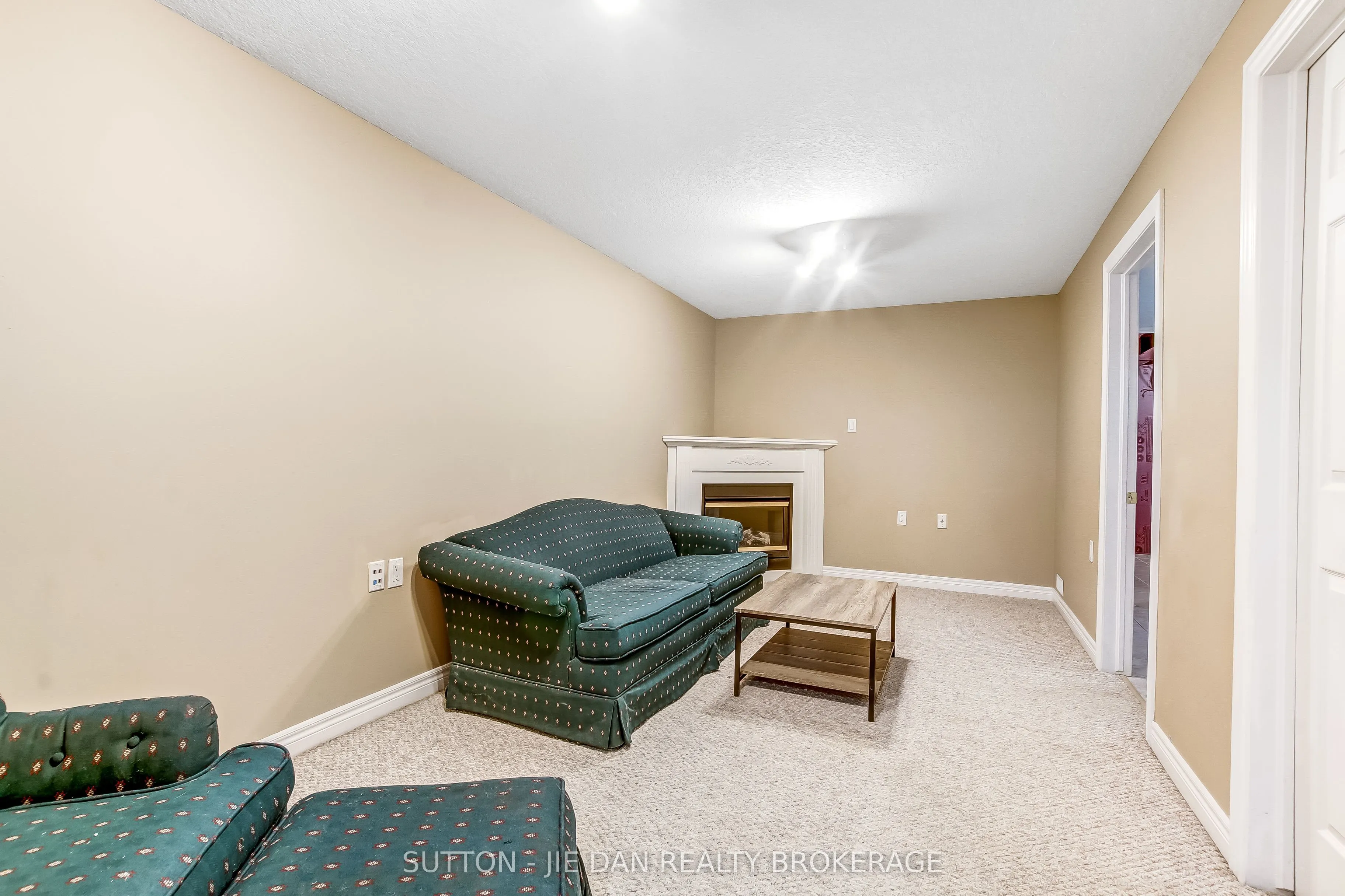 1574 RICHMOND Street, #23