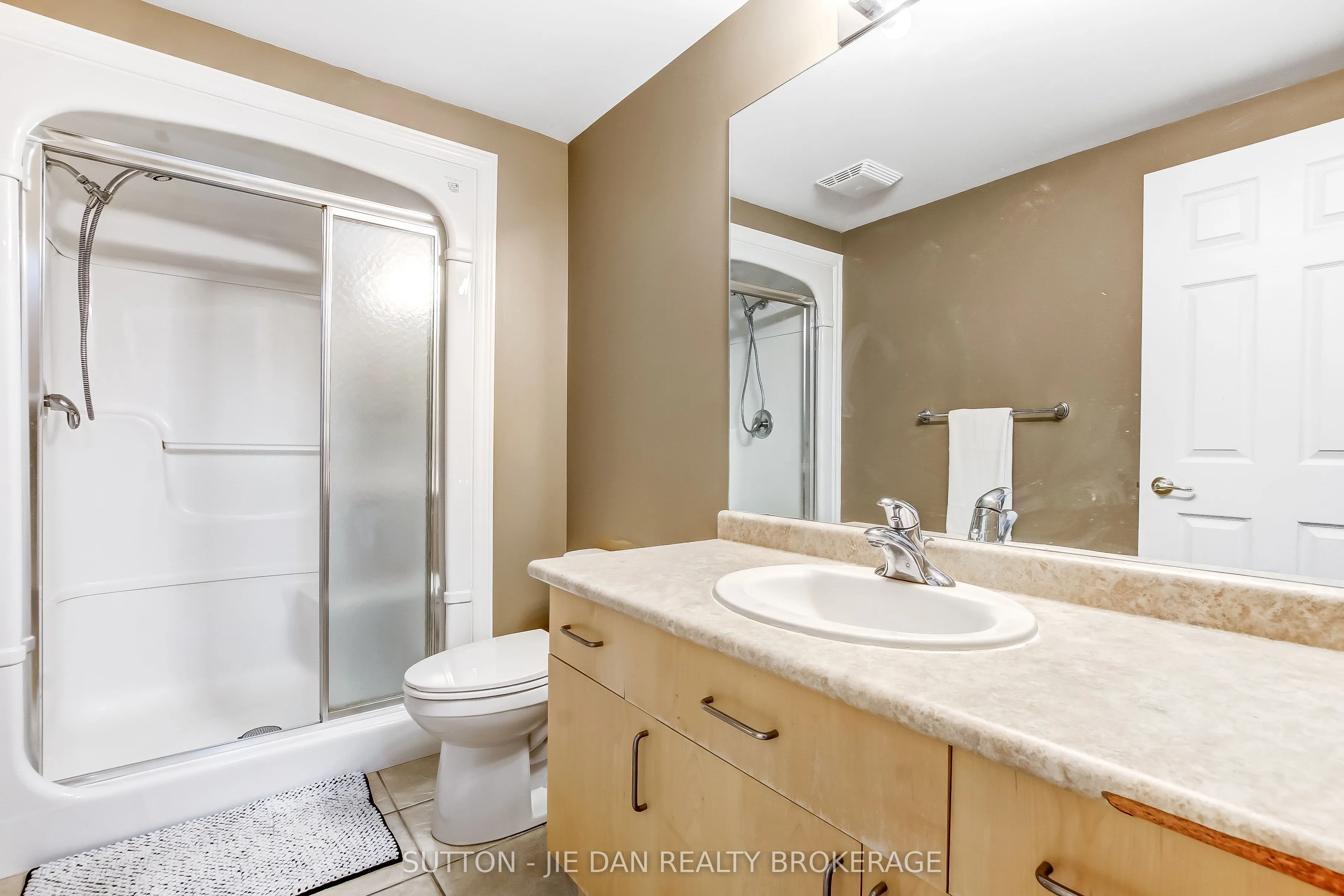 1574 RICHMOND Street, #23