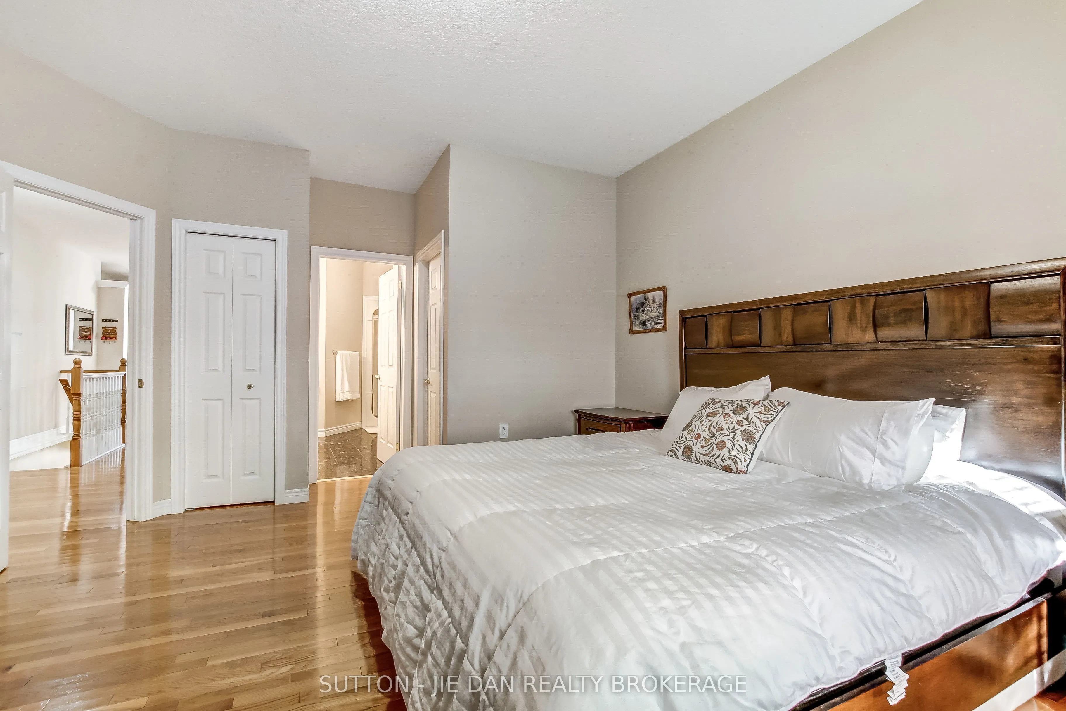 1574 RICHMOND Street, #23
