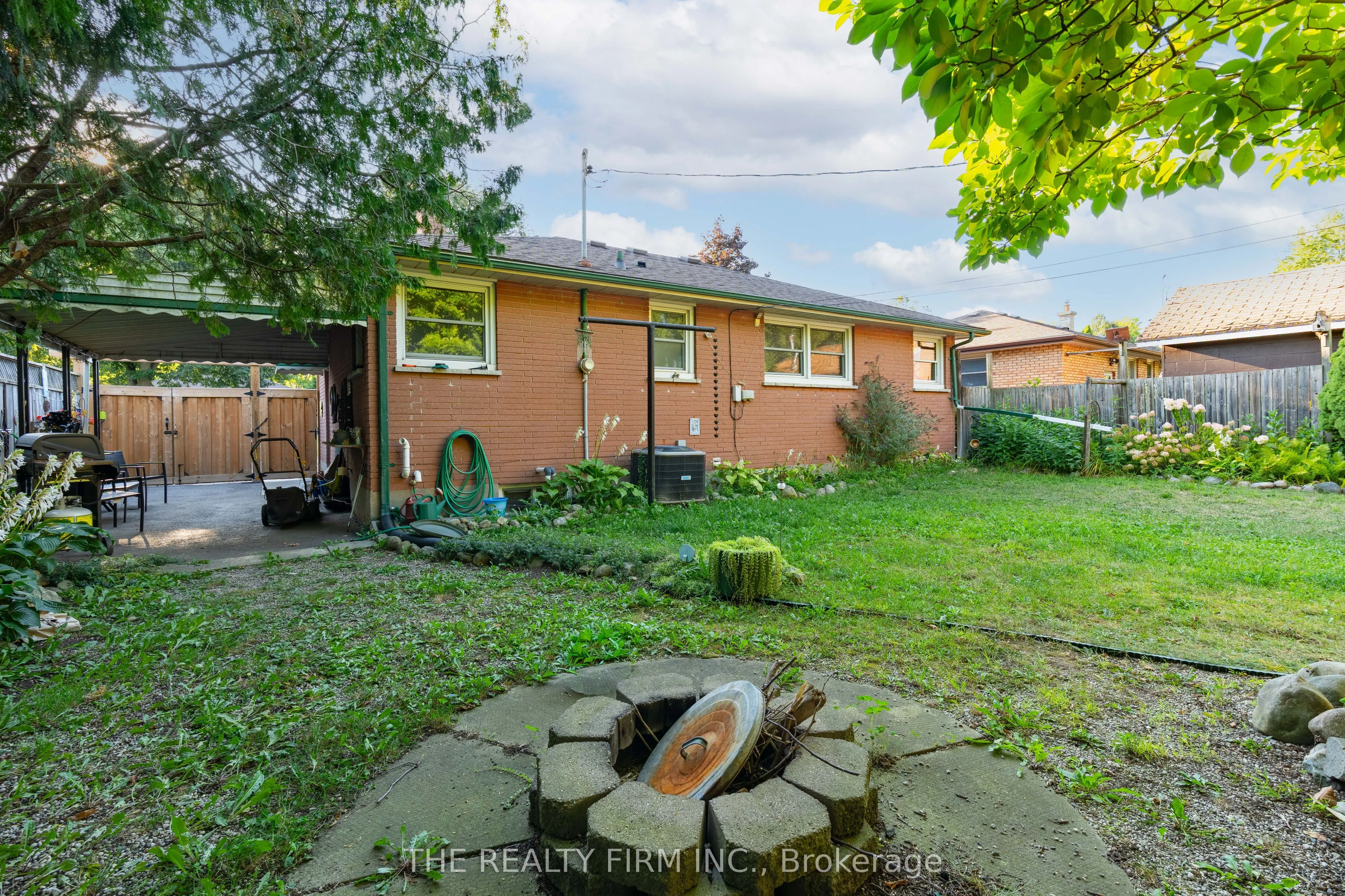 217 Manitoulin Drive E