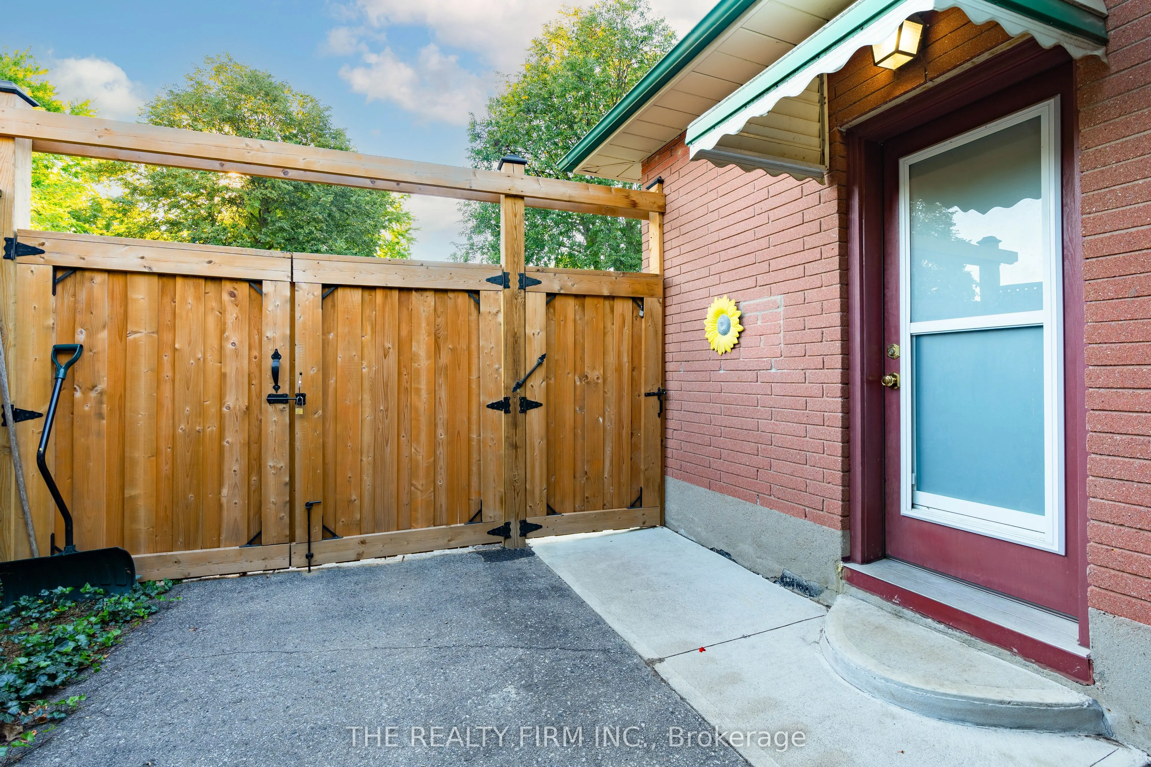 217 Manitoulin Drive E