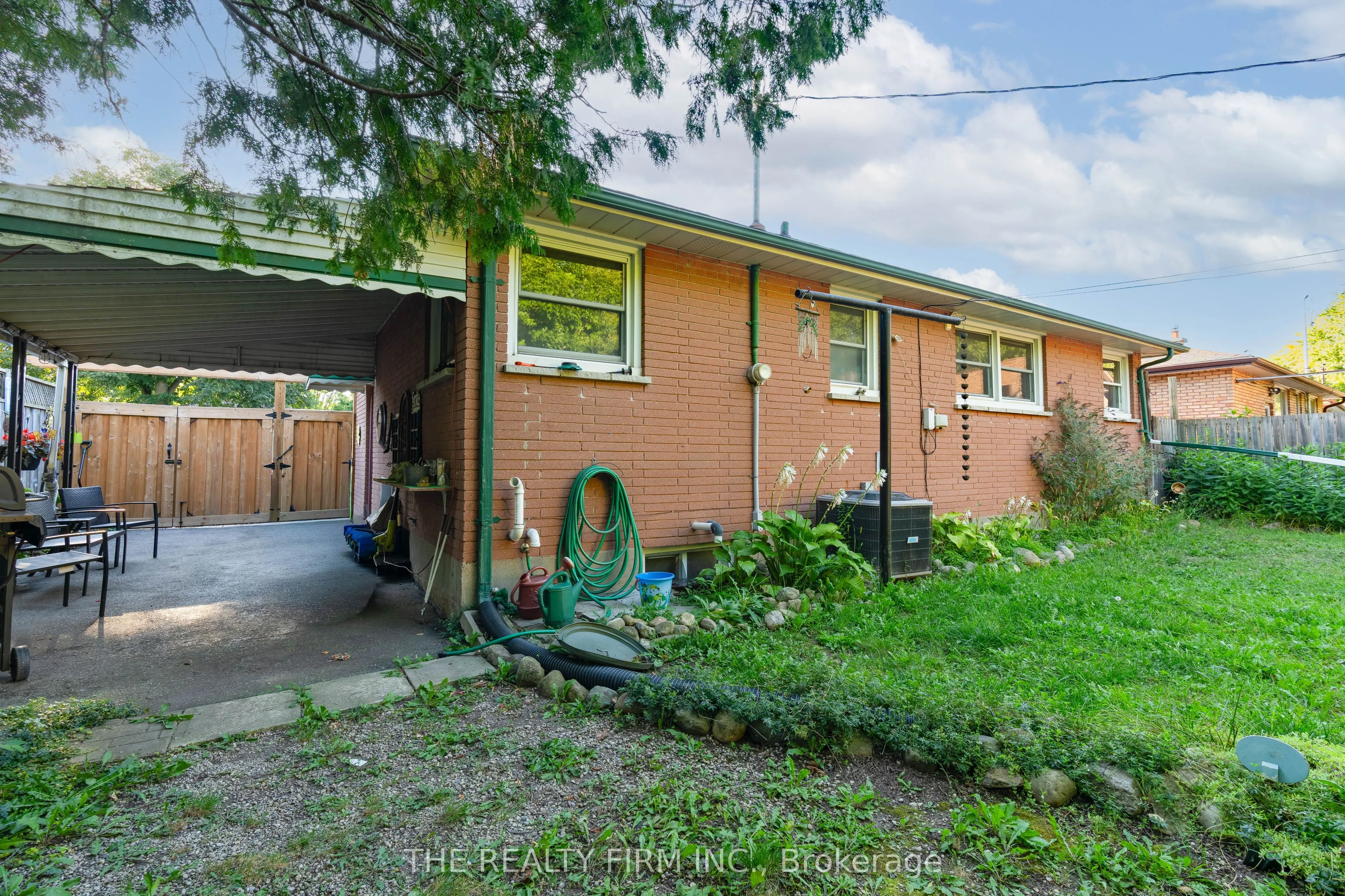 217 Manitoulin Drive E
