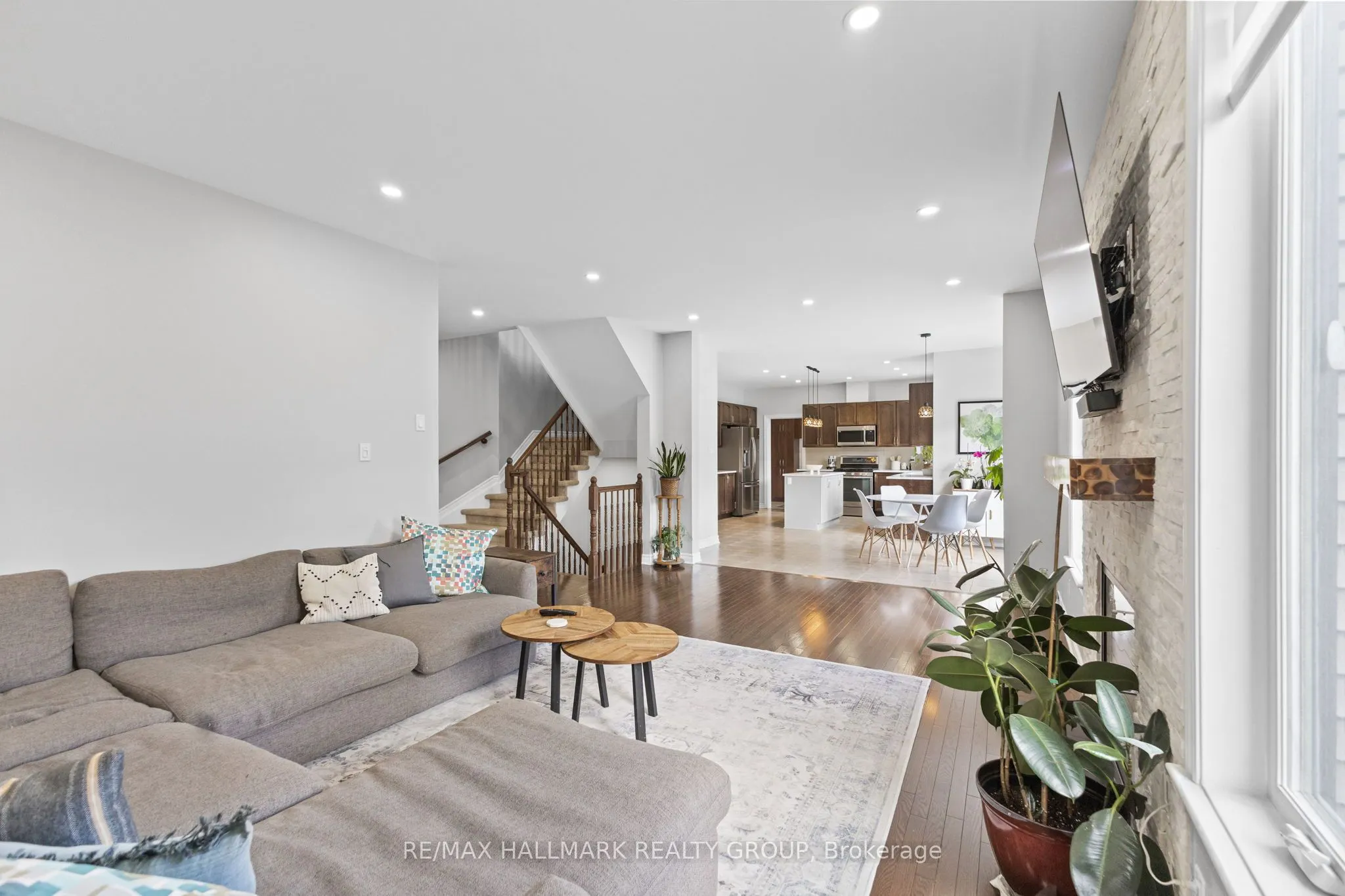 254 Gracewood Crescent