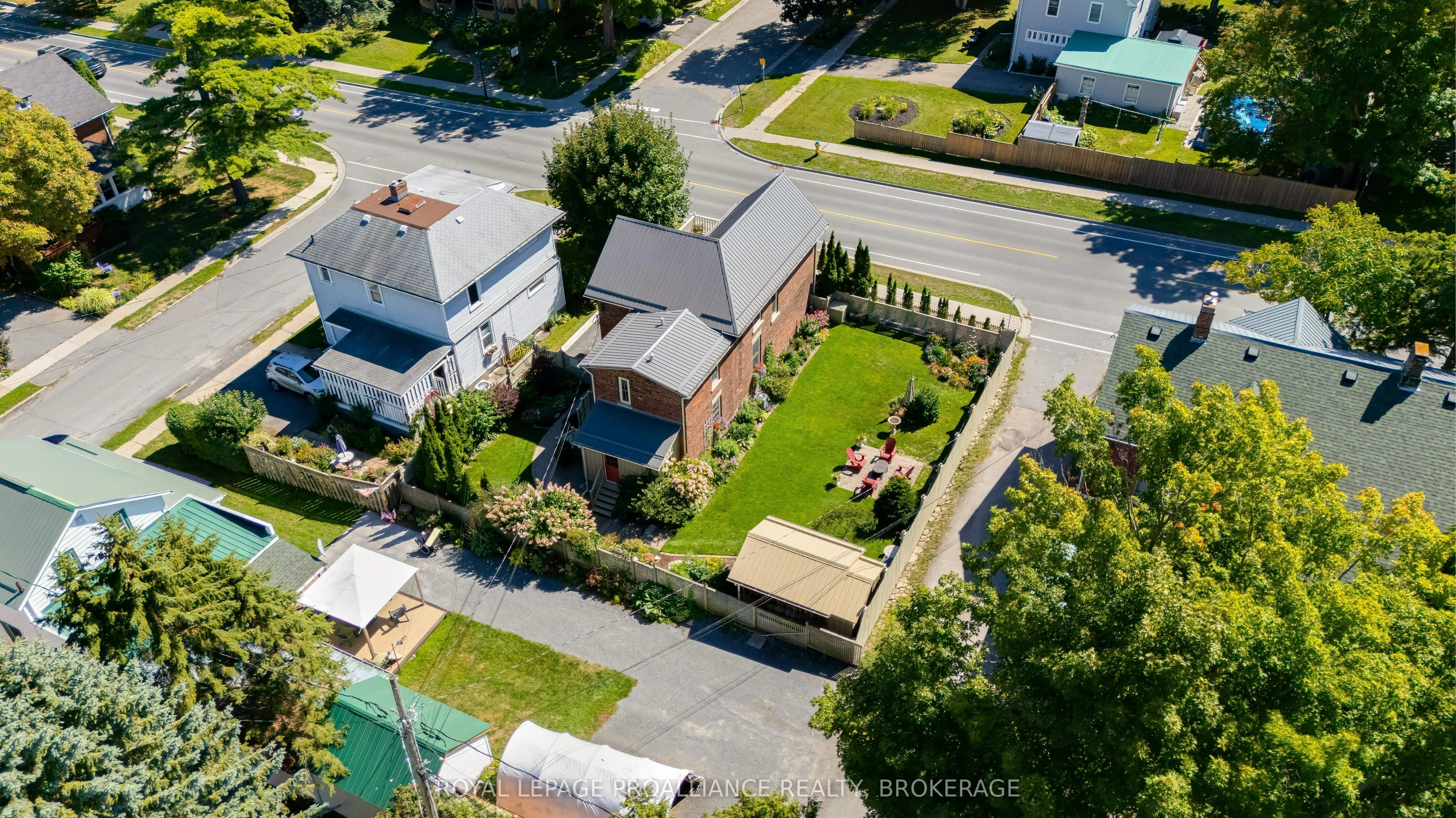 114 King Street W