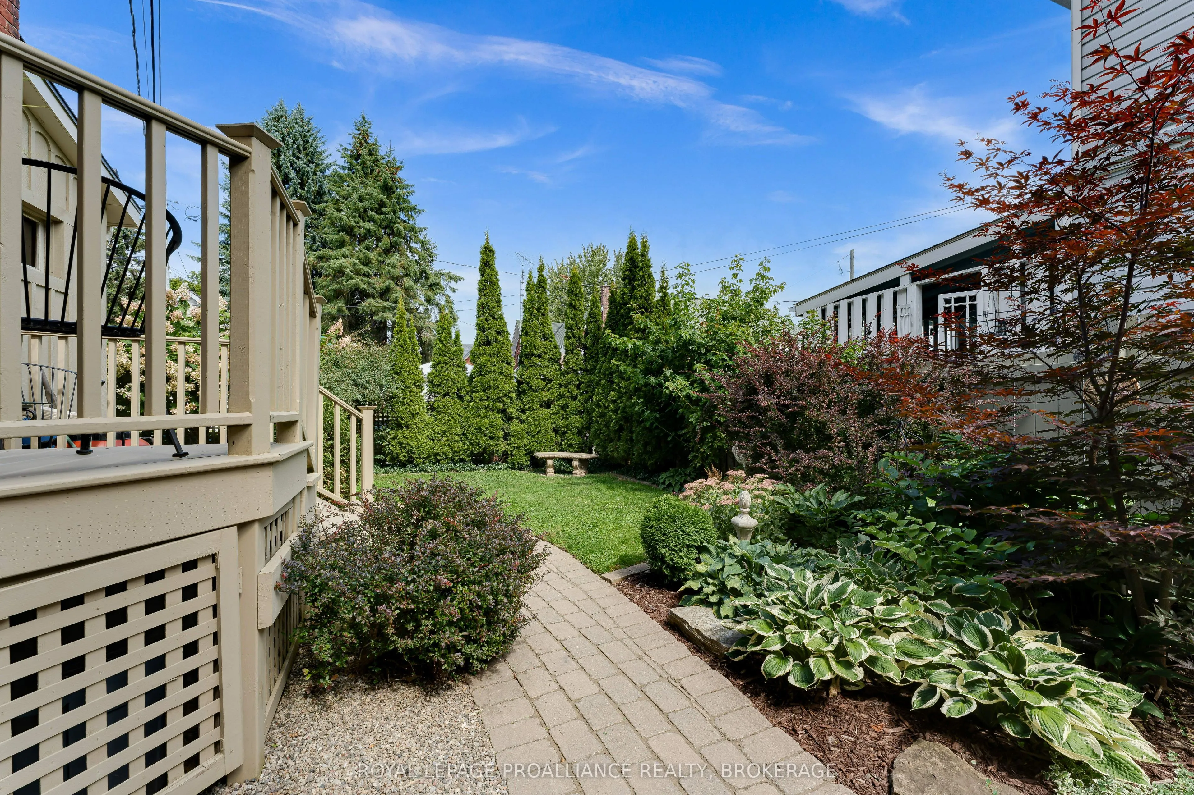 114 King Street W