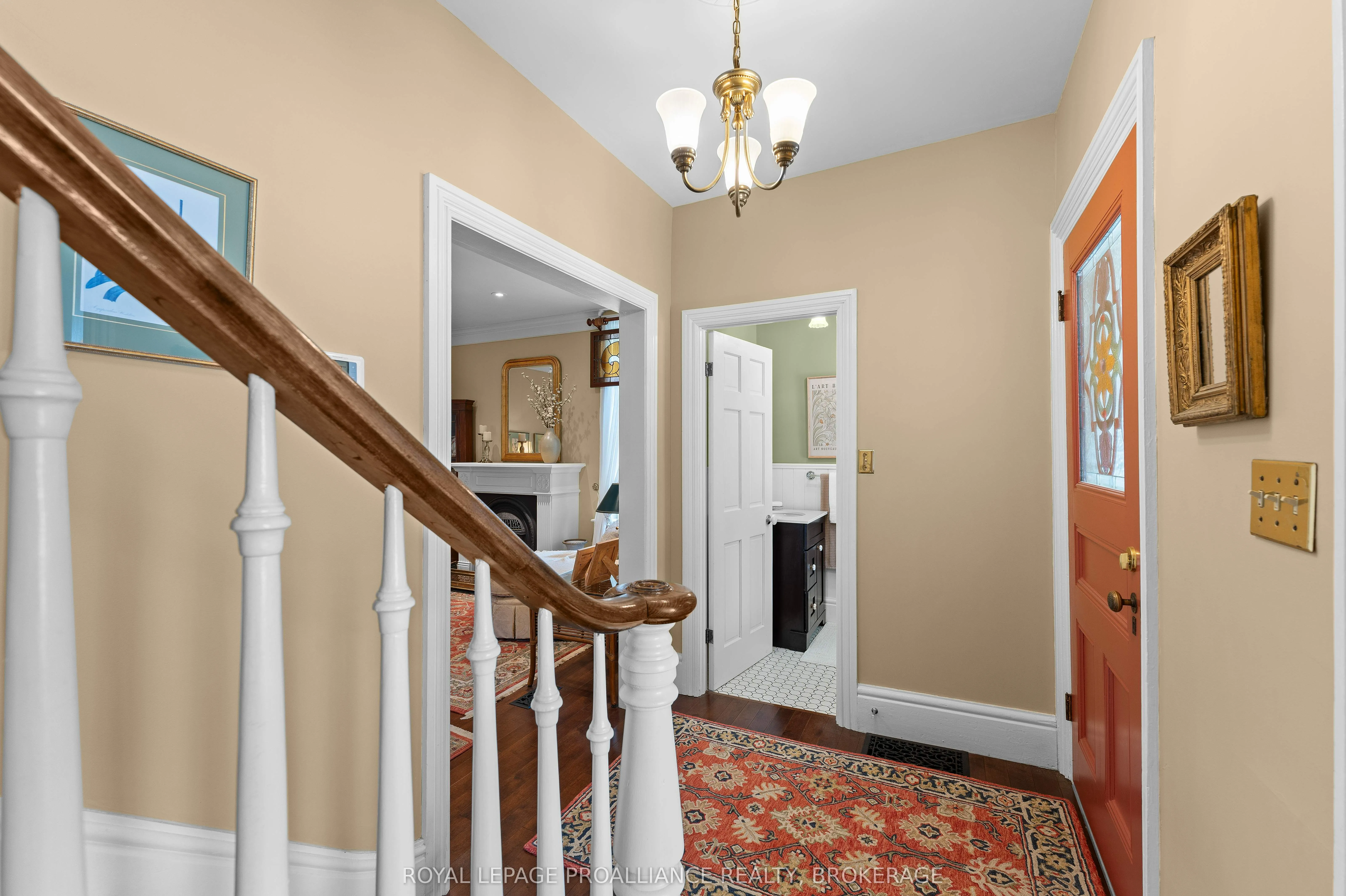 114 King Street W