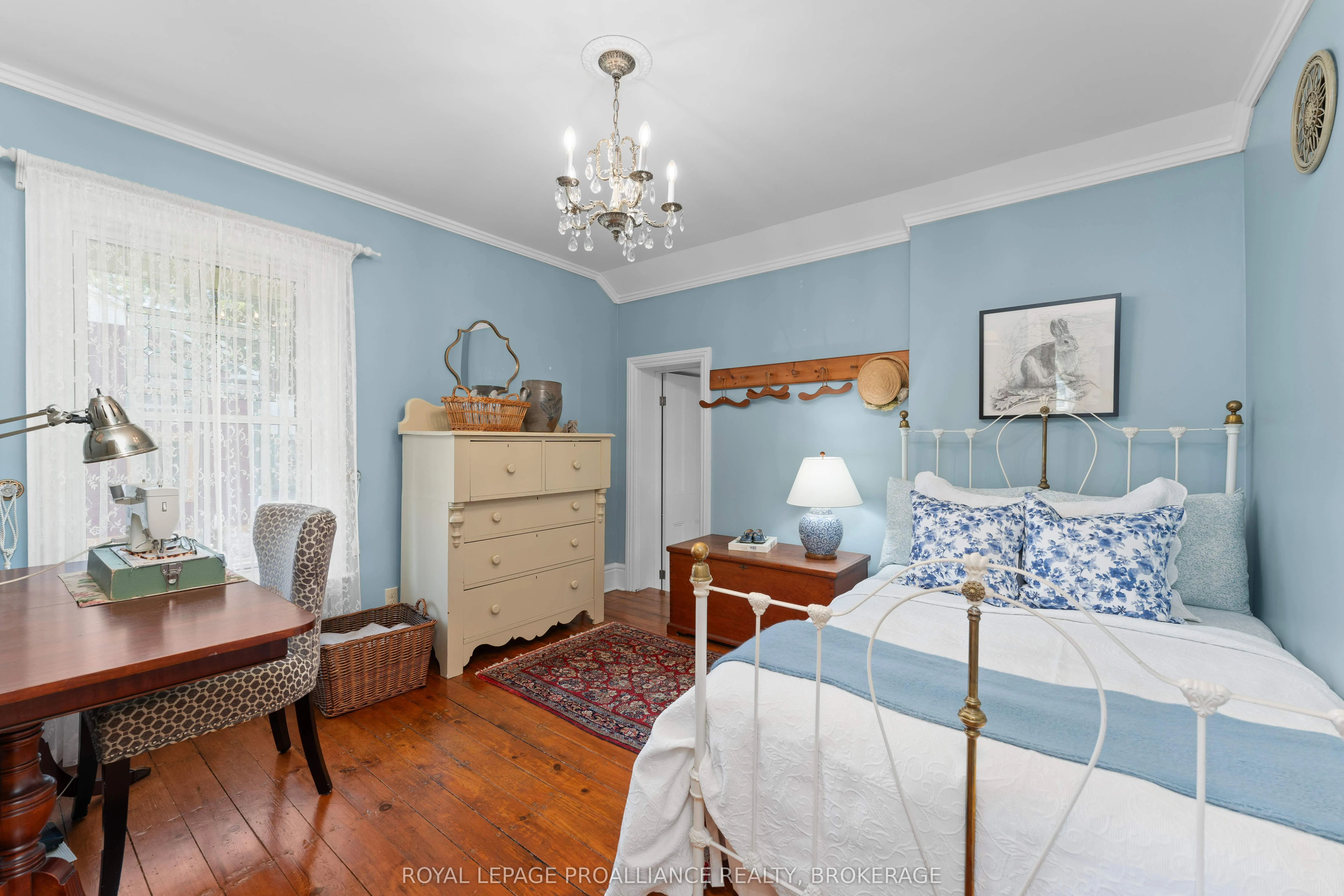 114 King Street W