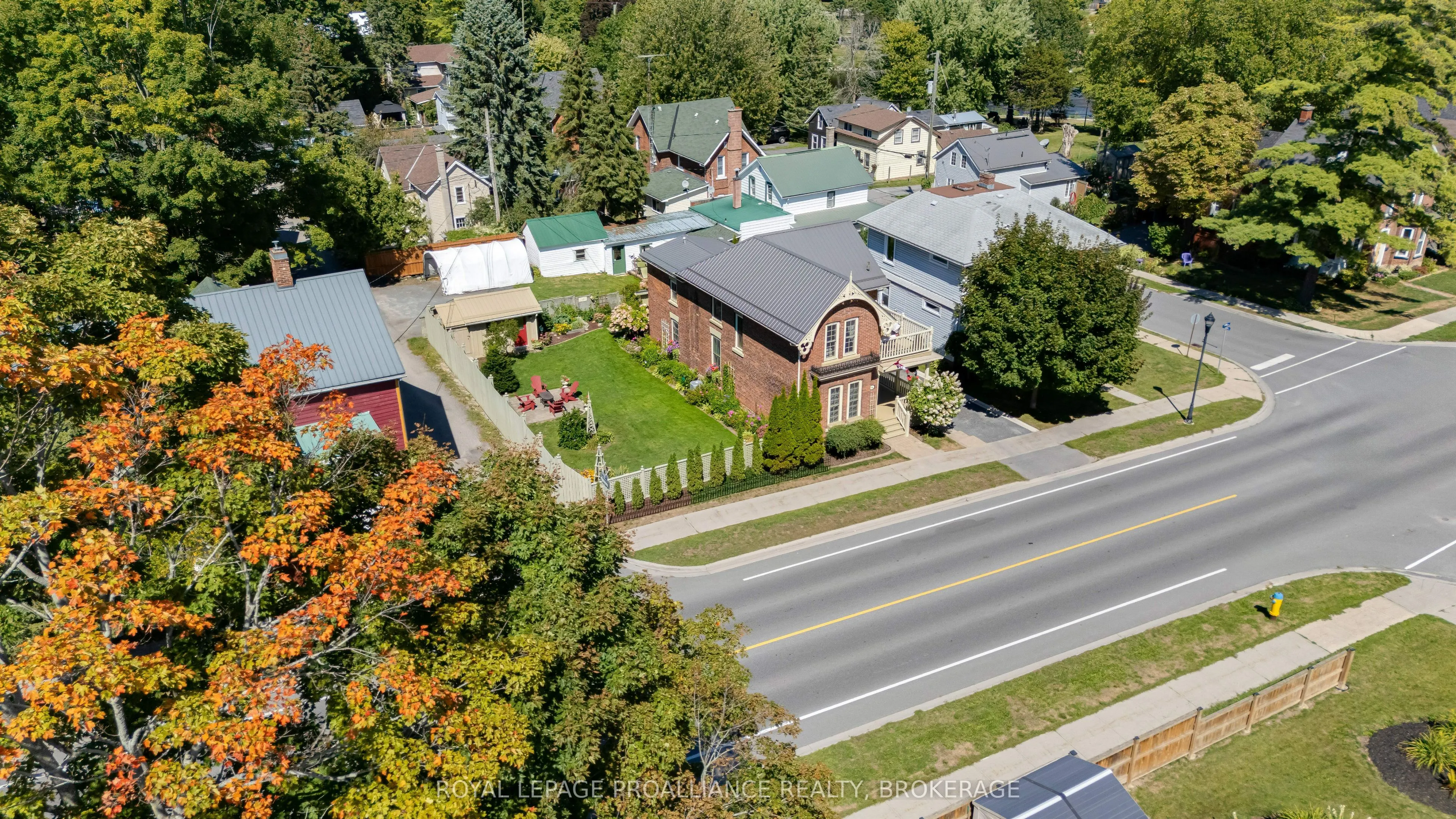 114 King Street W