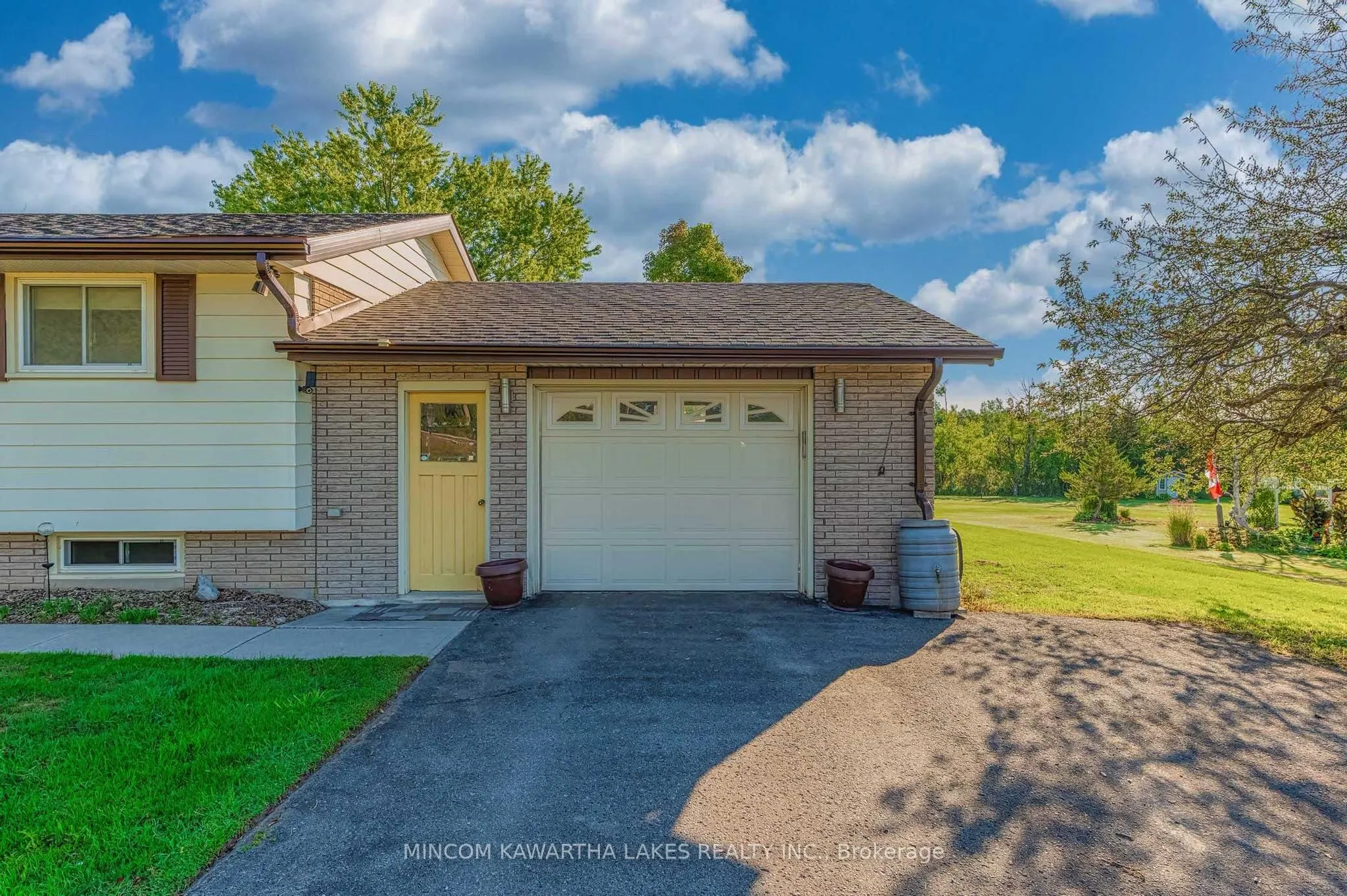 2397 Queen Mary Street