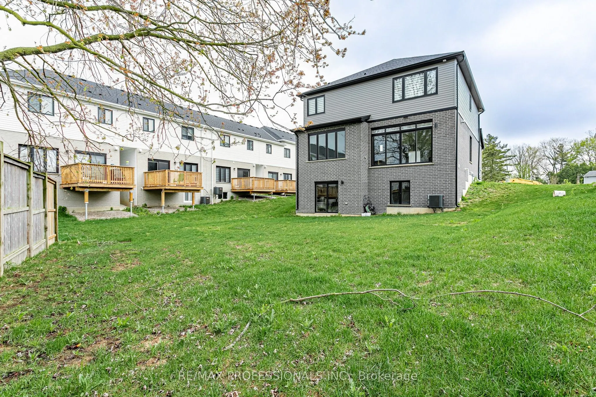 3328 Oriole Drive