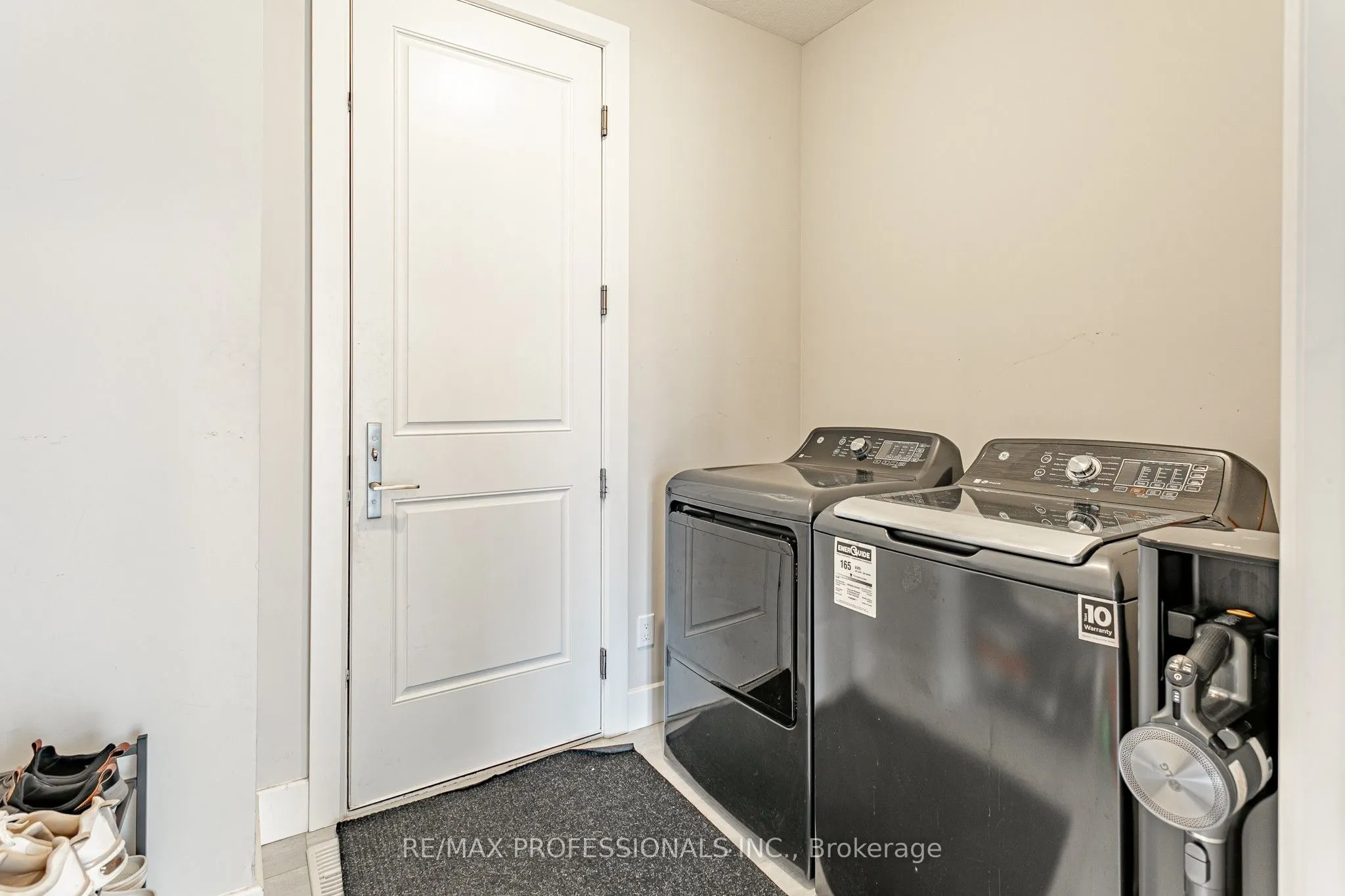 3328 Oriole Drive
