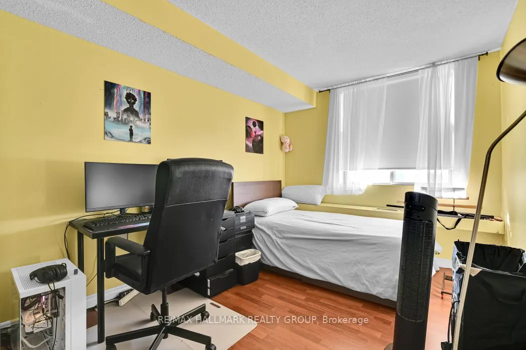 2760 Carousel Crescent, #708