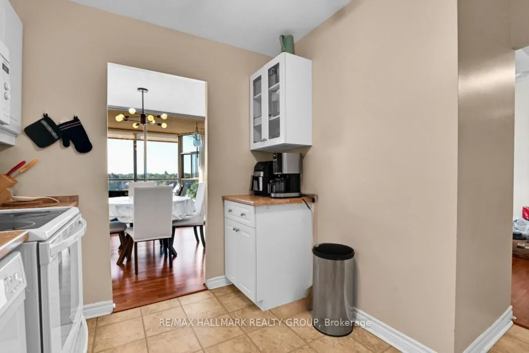 2760 Carousel Crescent, #708