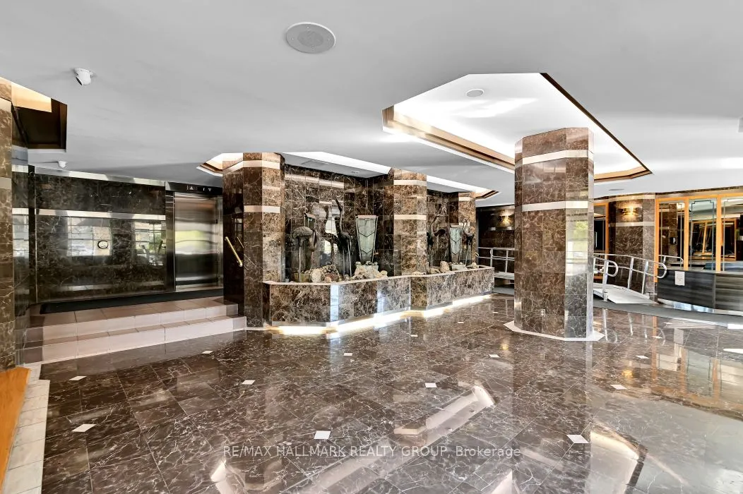 2760 Carousel Crescent, #708