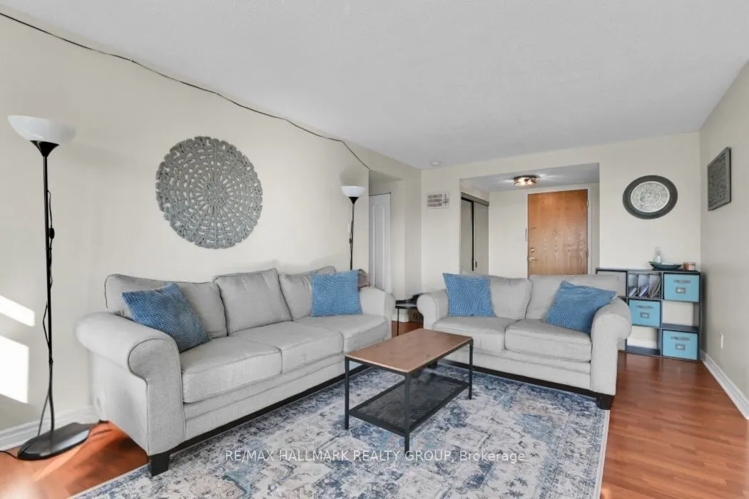 2760 Carousel Crescent, #708