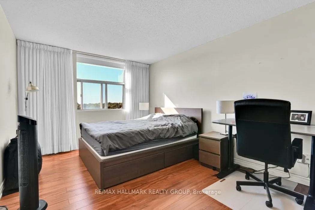 2760 Carousel Crescent, #708