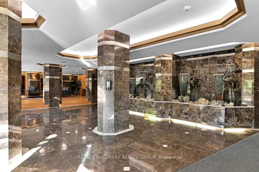2760 Carousel Crescent, #708