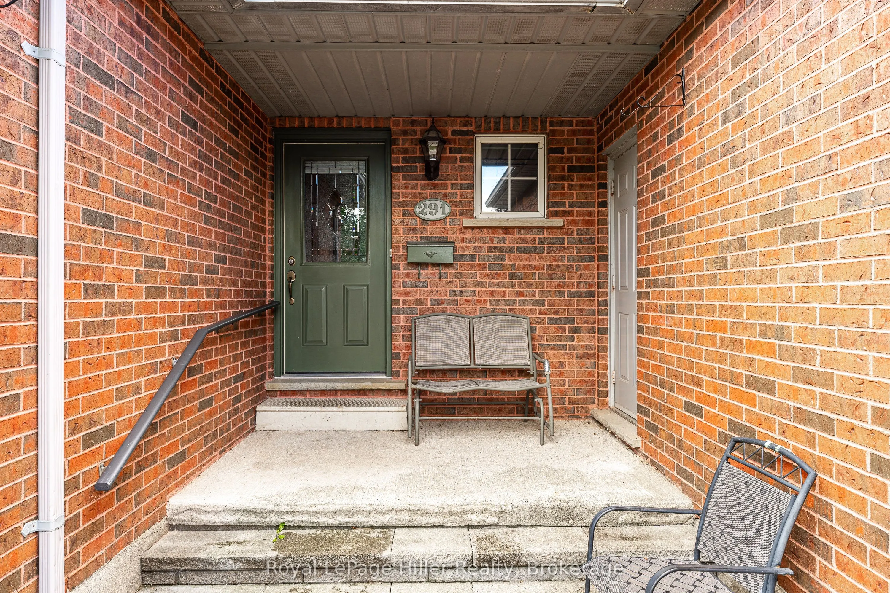 291 JOHN Street S