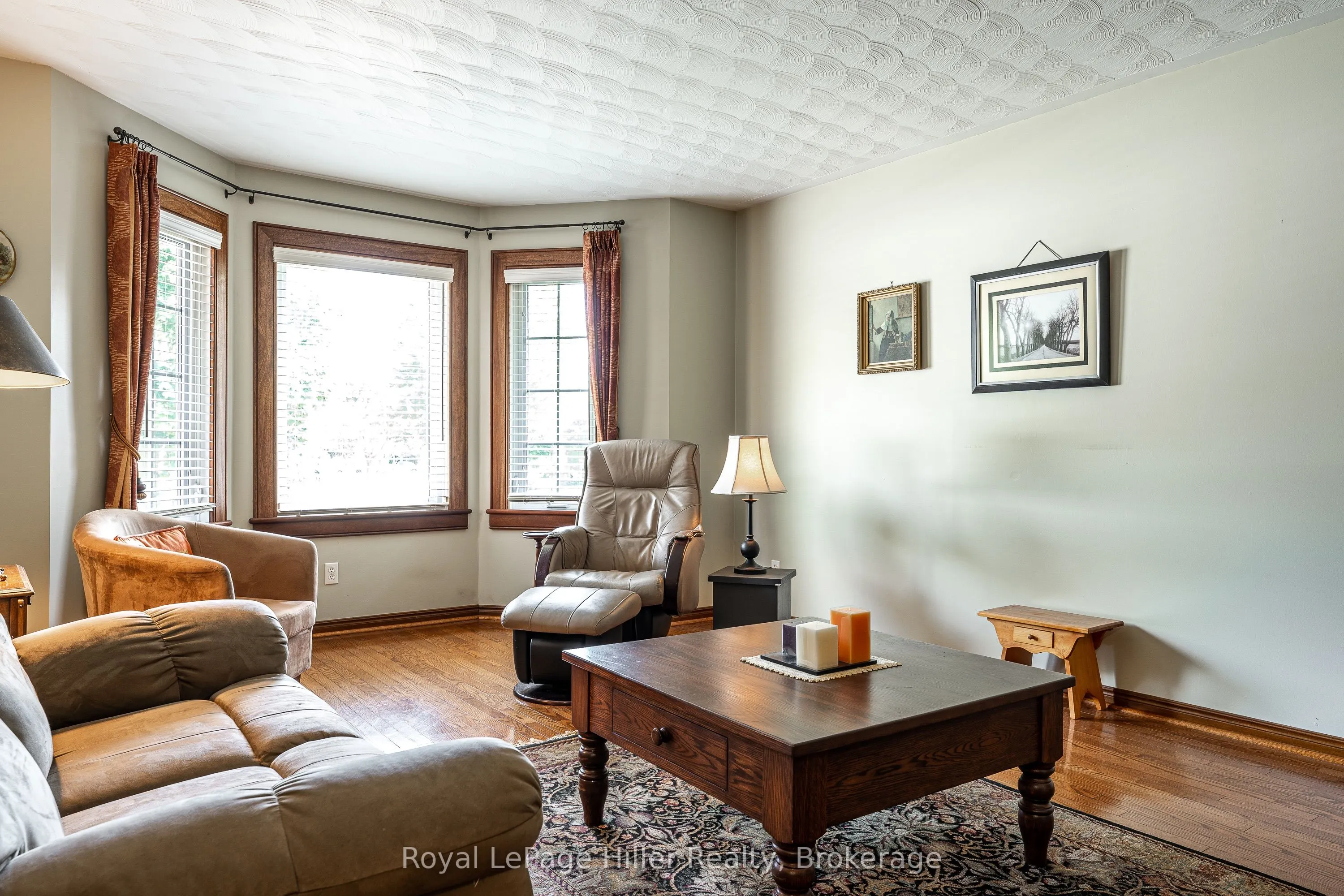 291 JOHN Street S