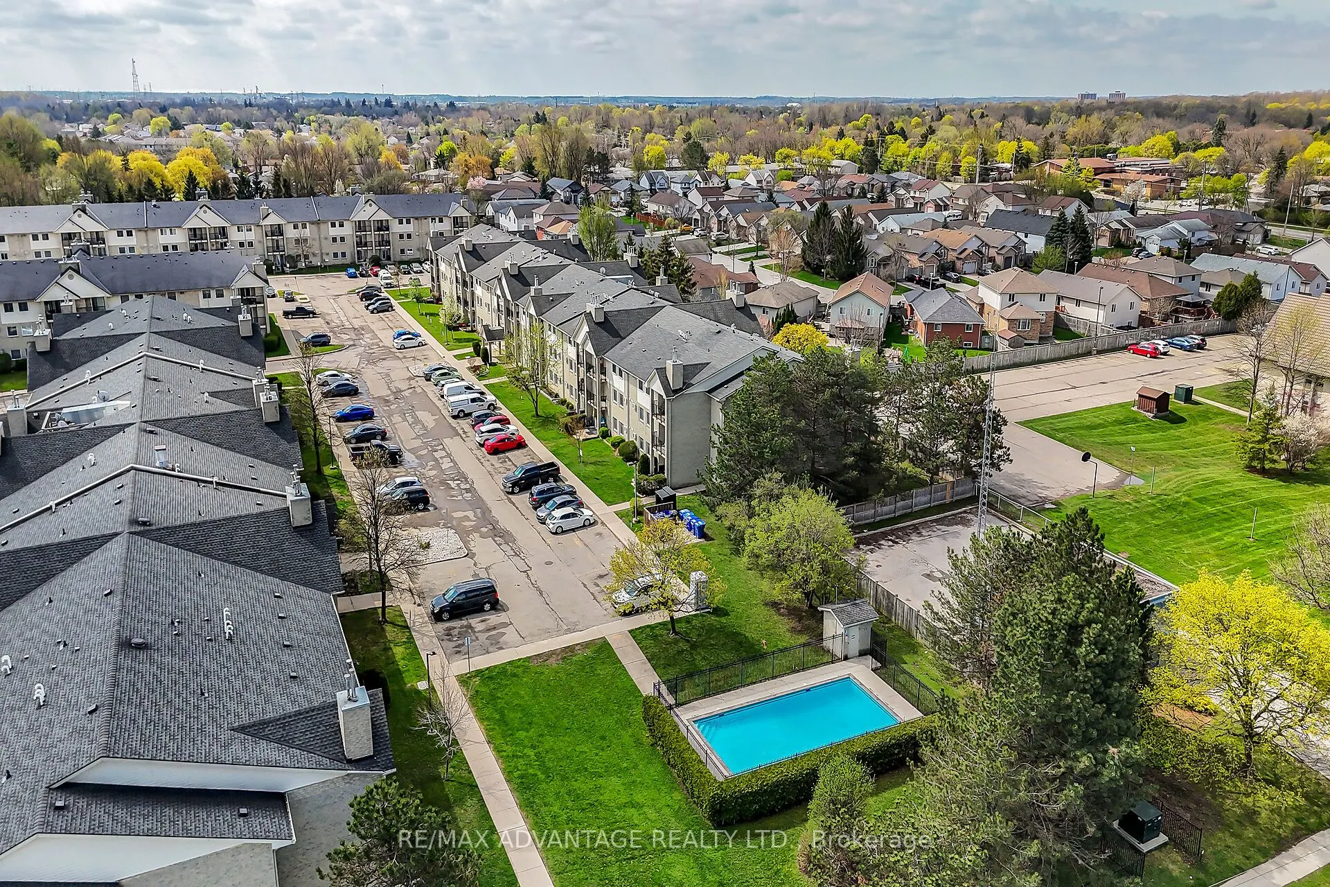 725 Deveron Crescent, #215