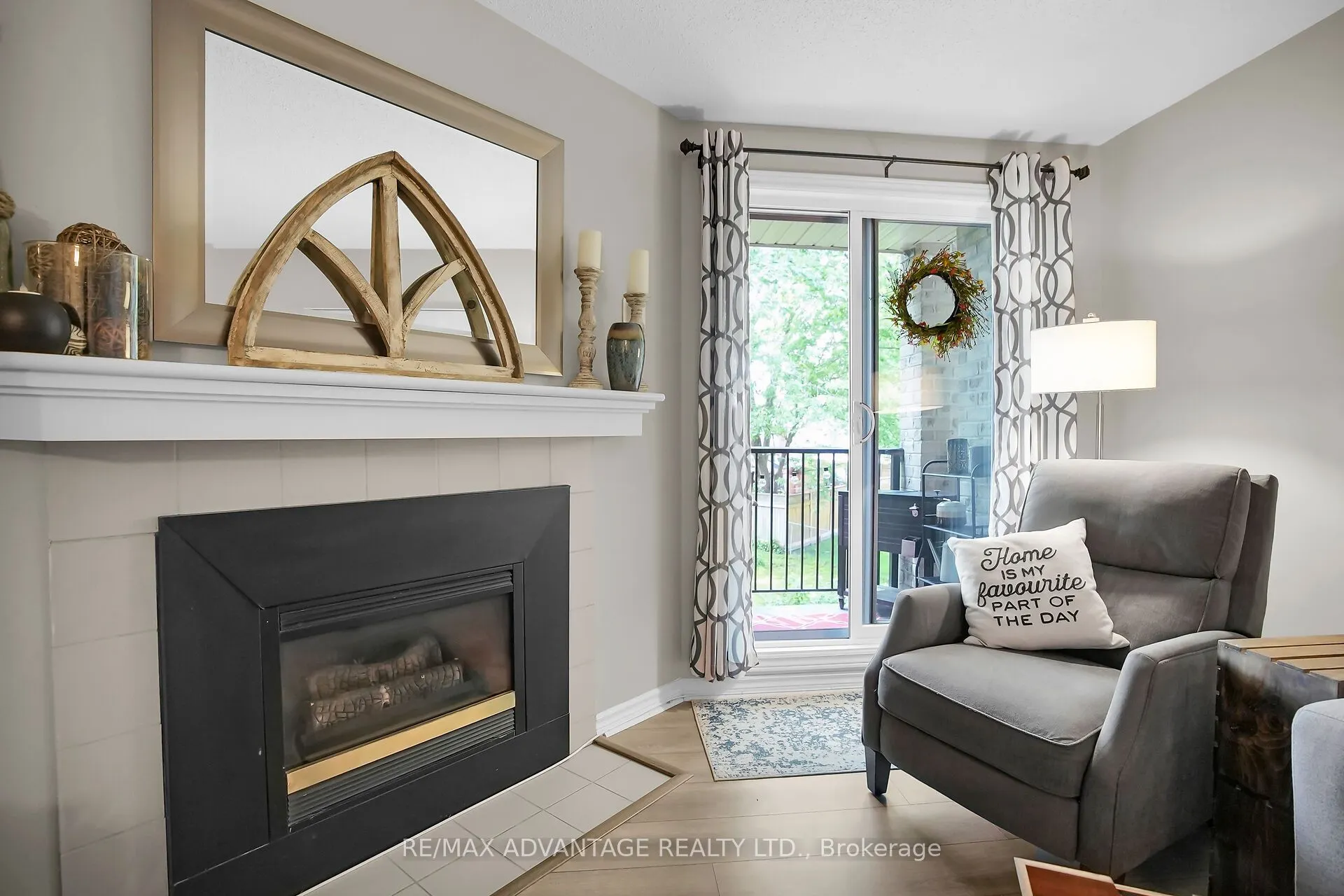 725 Deveron Crescent, #215