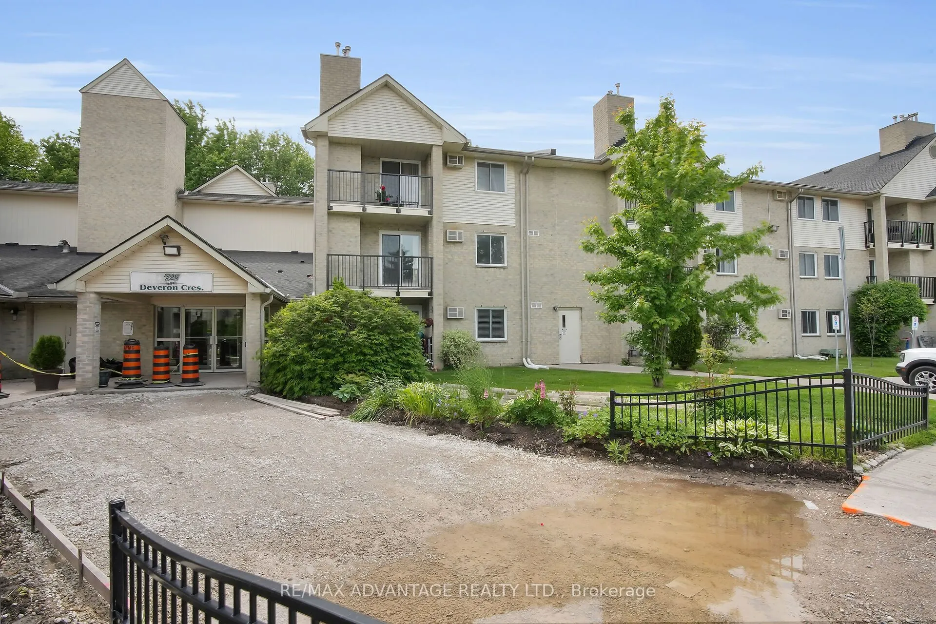 725 Deveron Crescent, #215