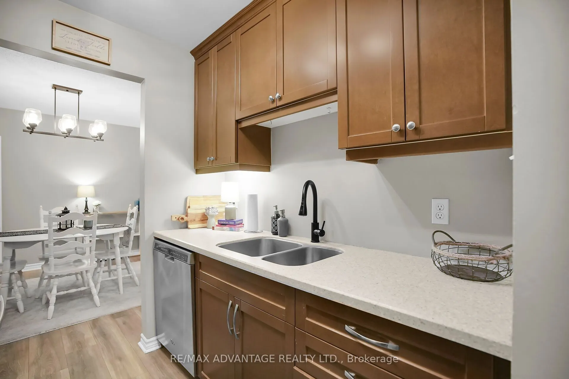 725 Deveron Crescent, #215