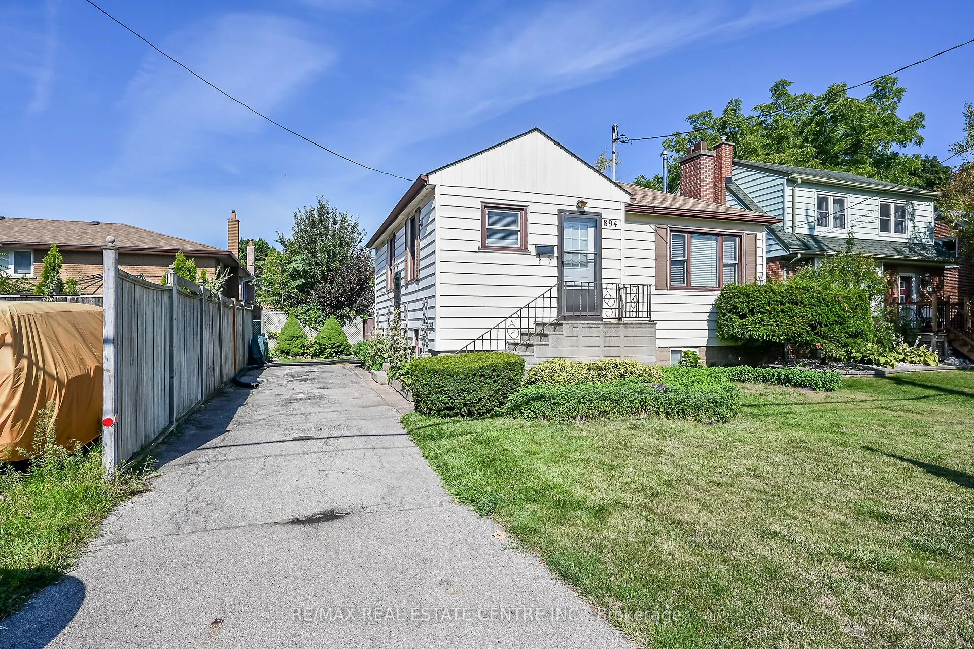 894 Garth Street