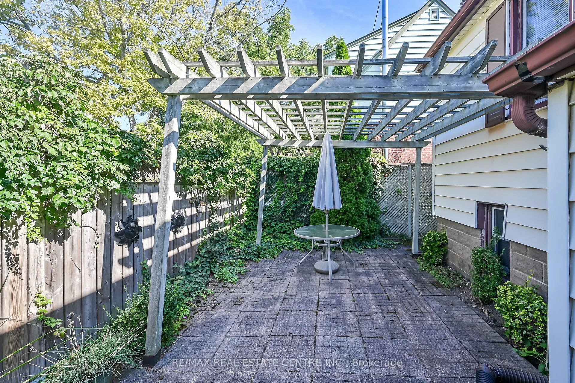 894 Garth Street