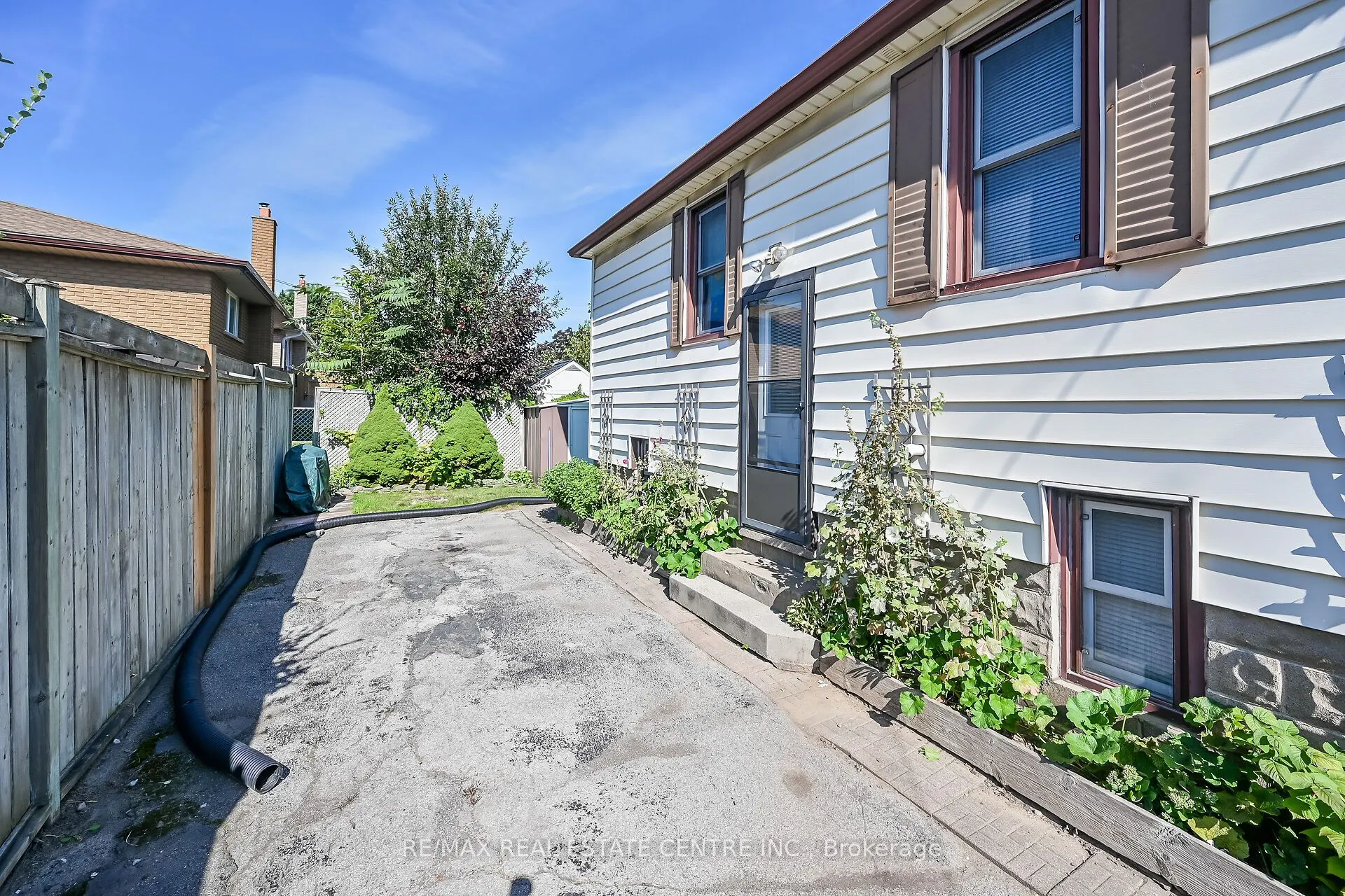894 Garth Street