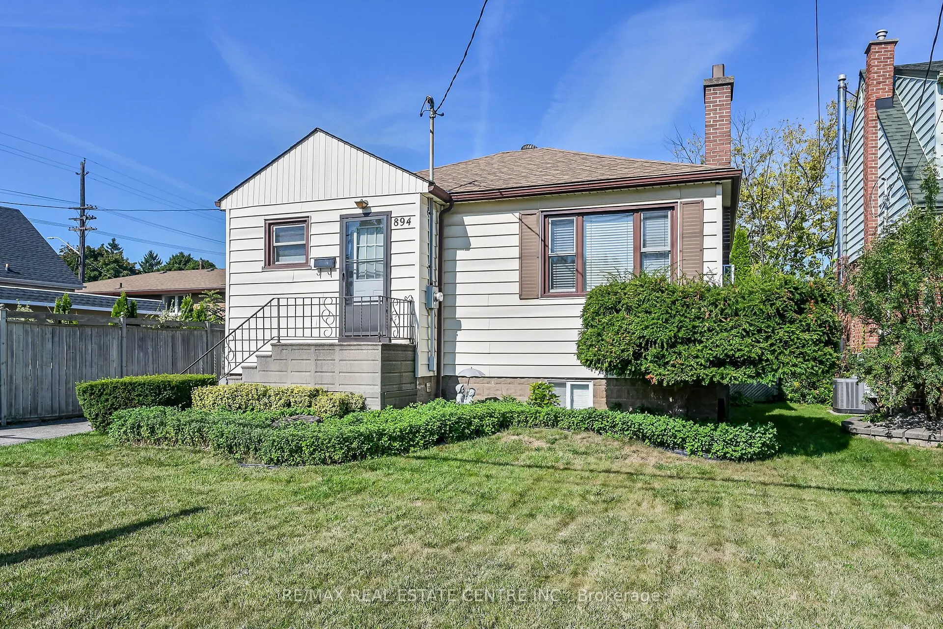894 Garth Street