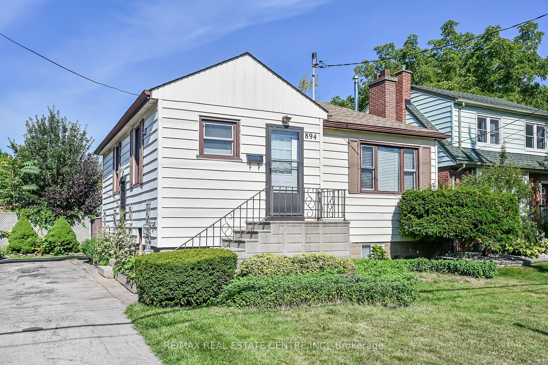 894 Garth Street