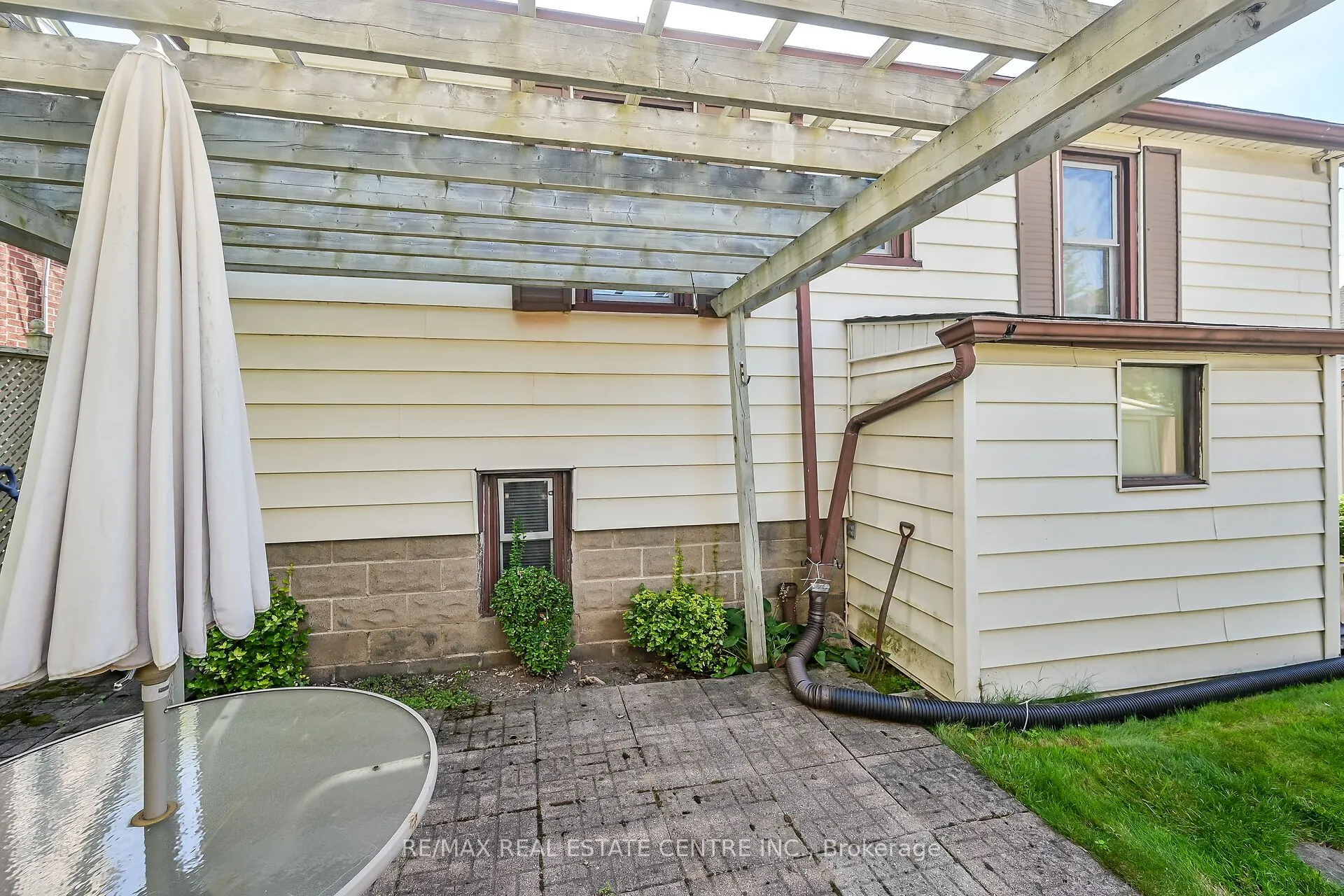 894 Garth Street
