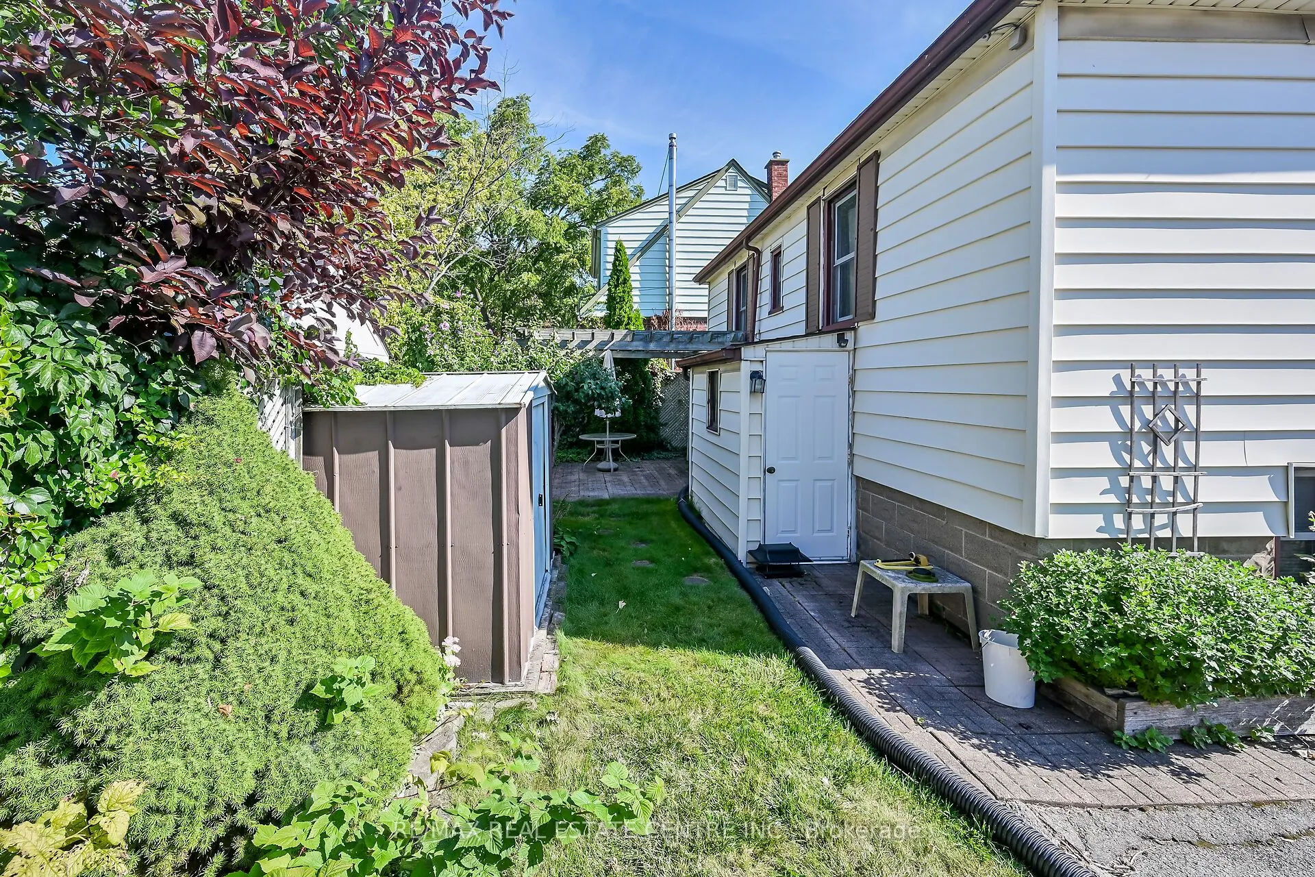 894 Garth Street