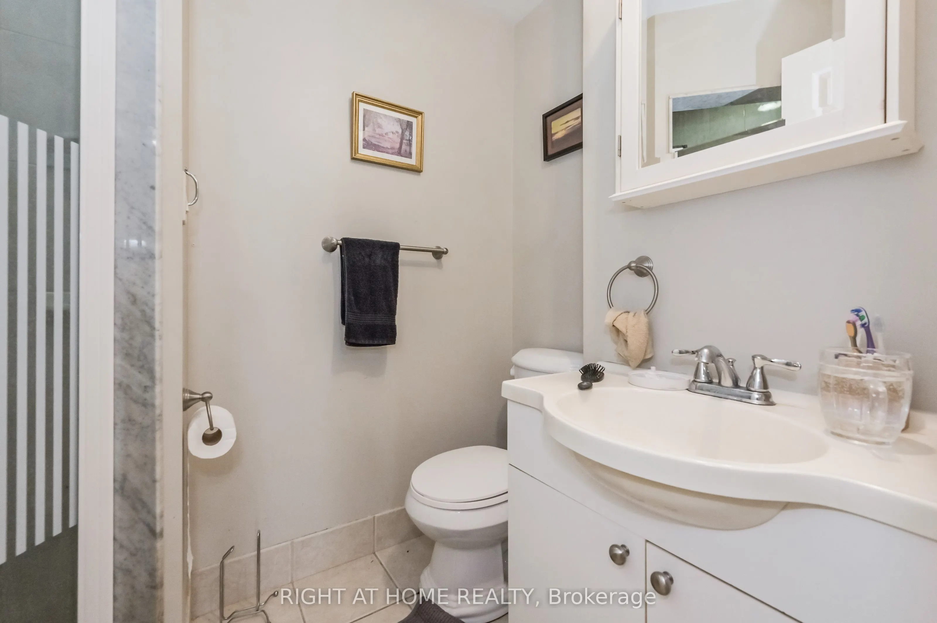 213 Main Street E