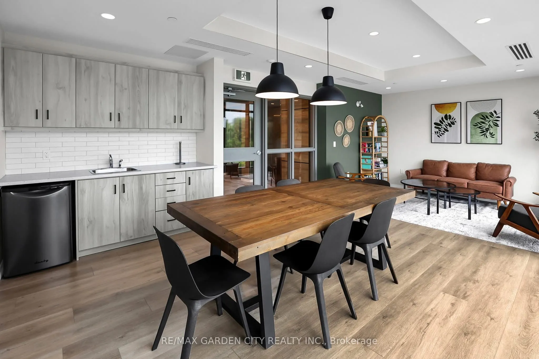 3998 Victoria Avenue, #412