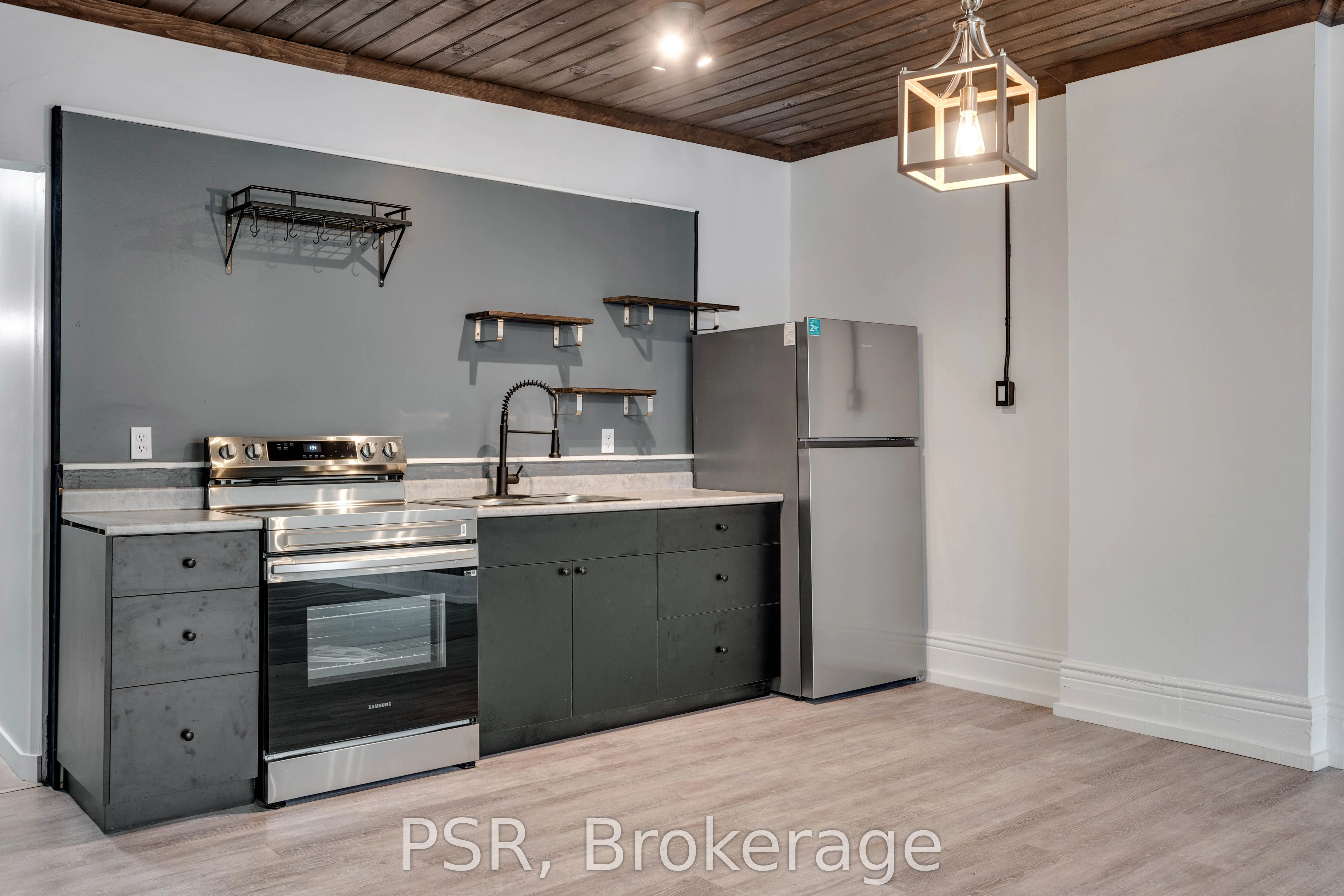 43 Manitoba Street, #5