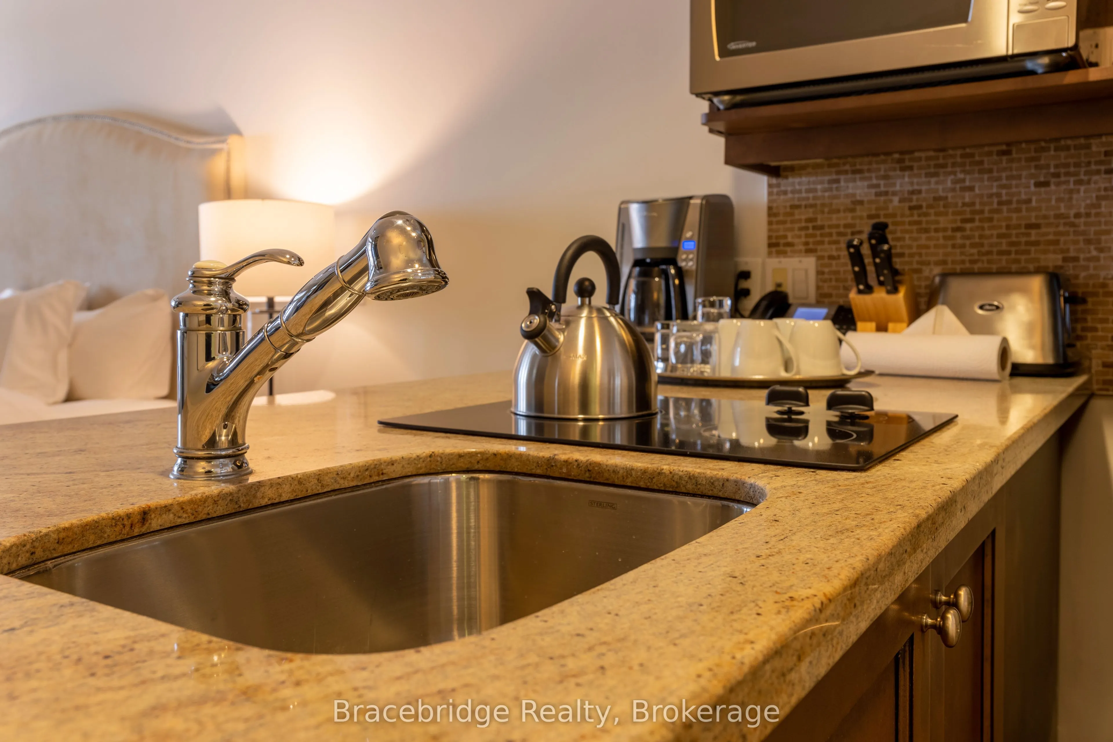 1869 Muskoka 118 Highway W, #L204-D2