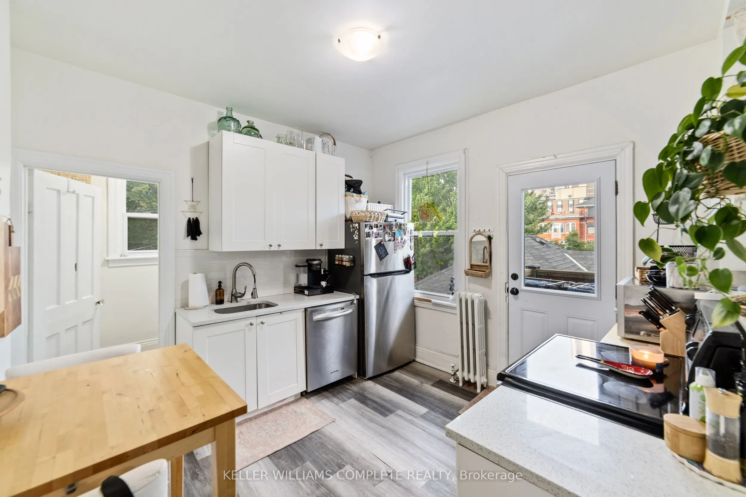 188-190 Caroline Street S