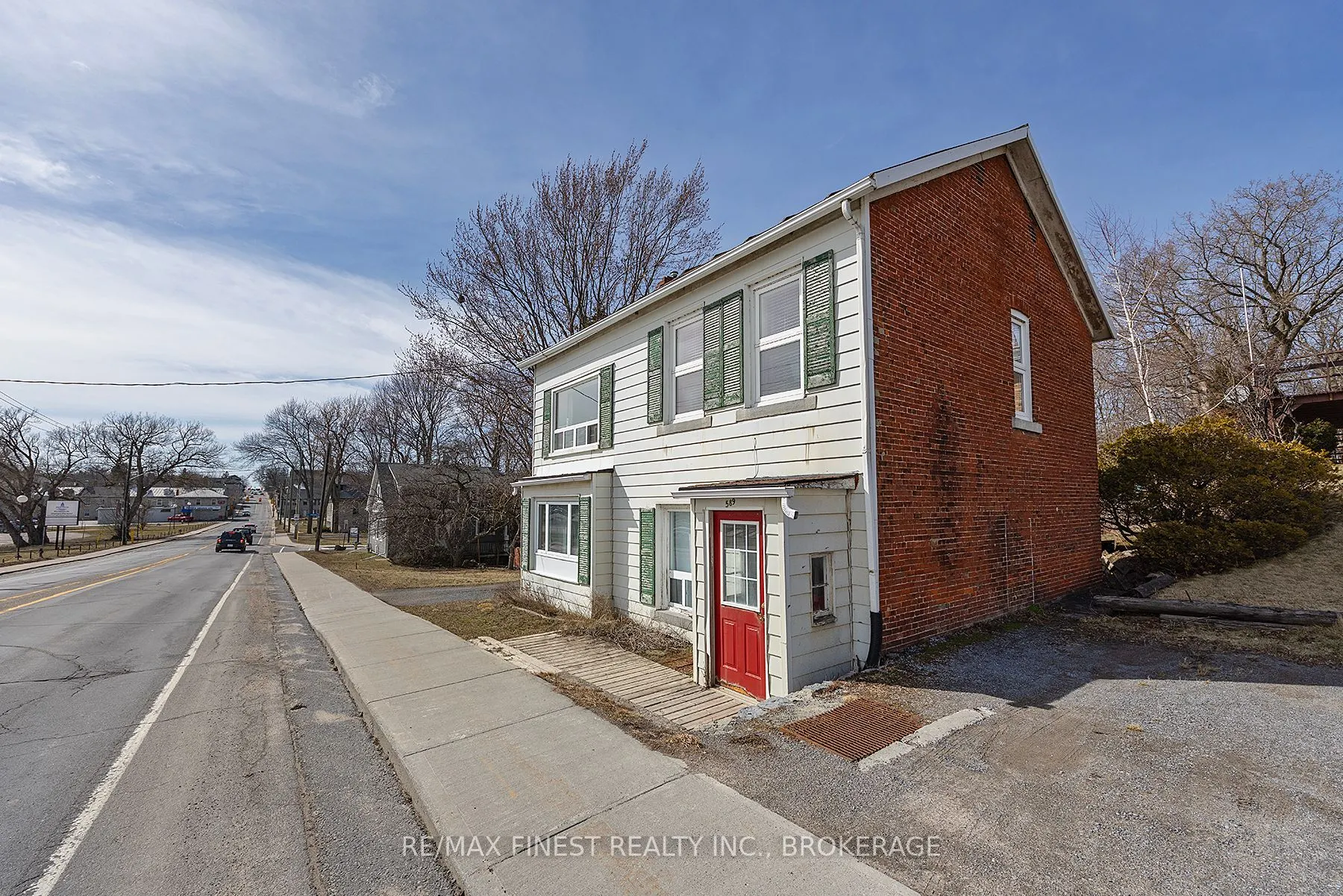 589 King Street W